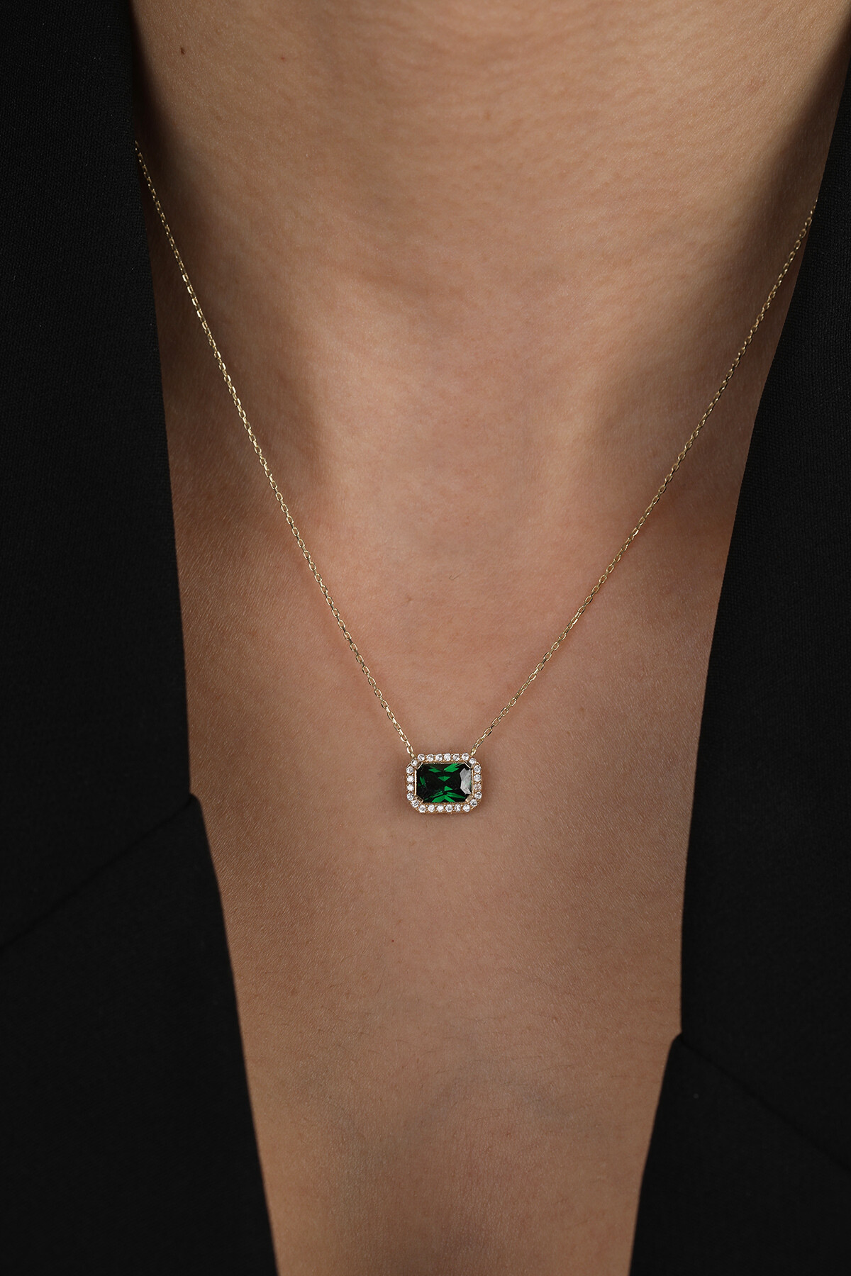 14 Ayar Altın Baget Kolye (Zümrüt)