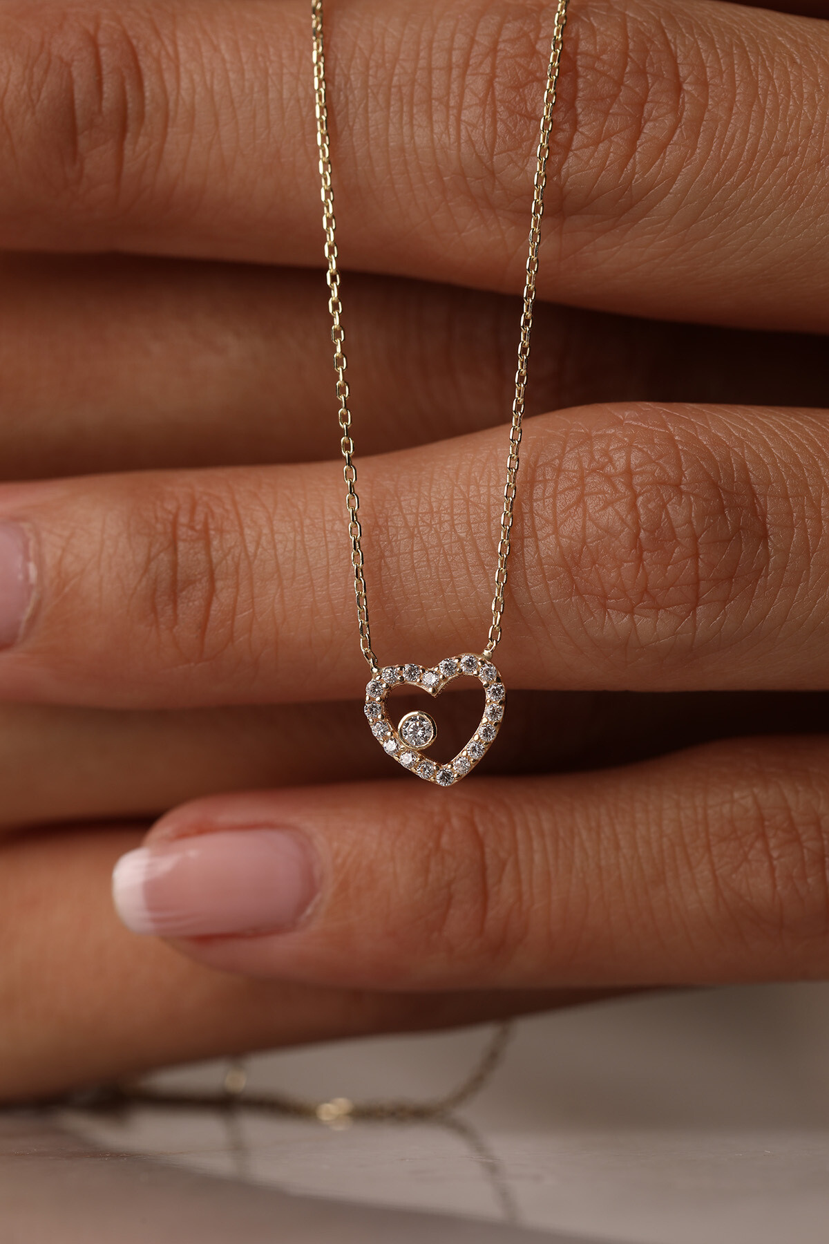 14 Ayar Altın Minimal Tasli Kalp Kolye