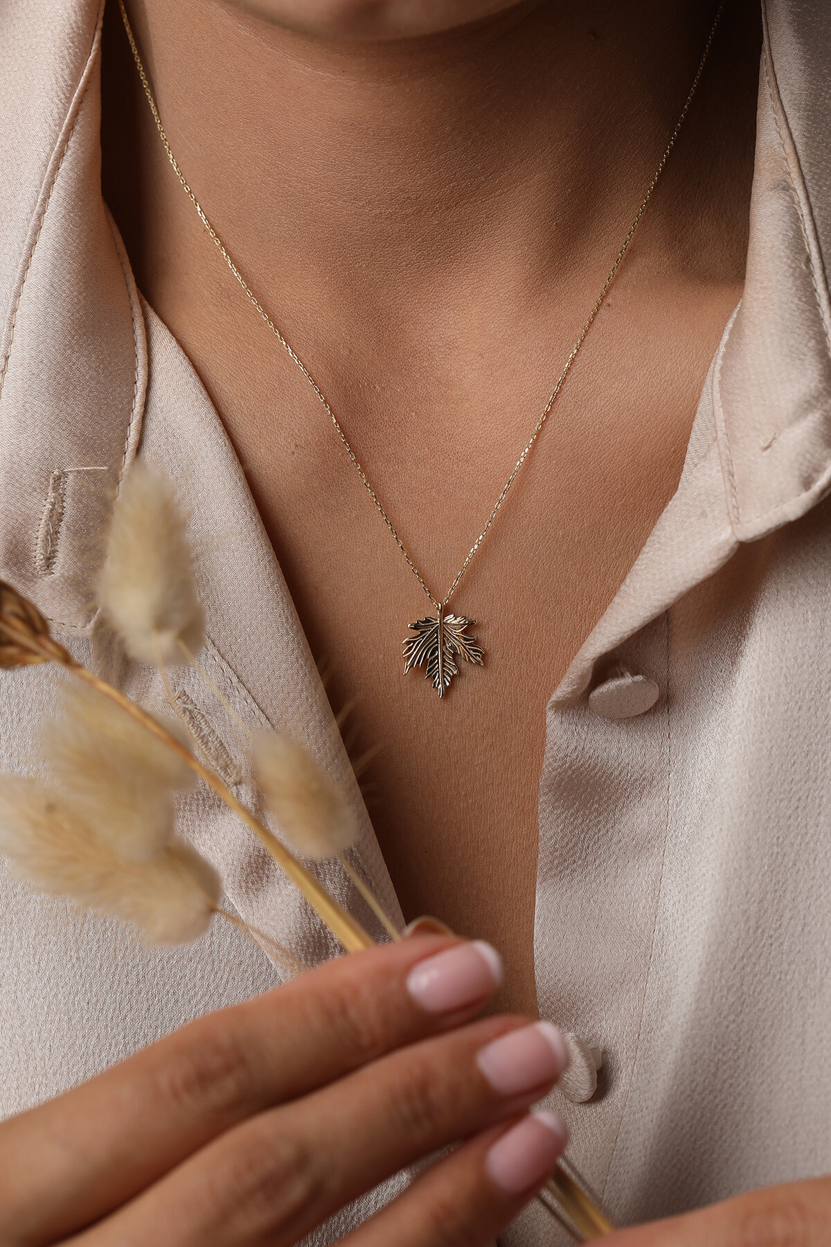 14 Ayar Altın Yaprak Kolye