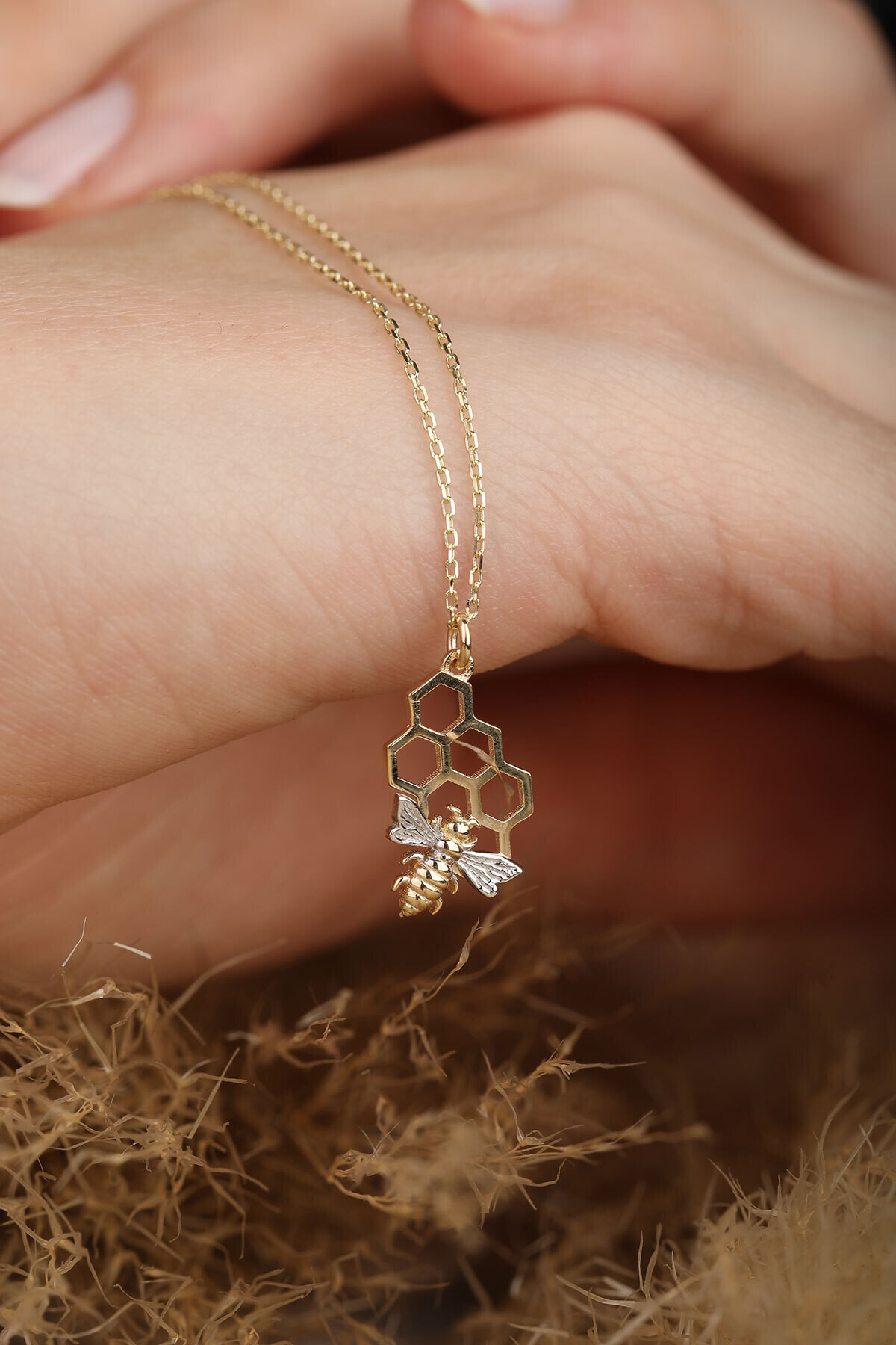 14 Ayar Altın Arı Kolye