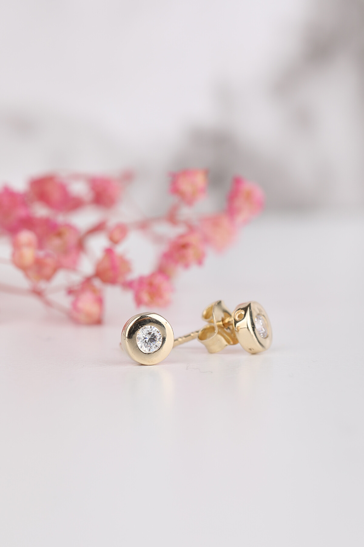 14 Ayar Altın Tektaş Küpe