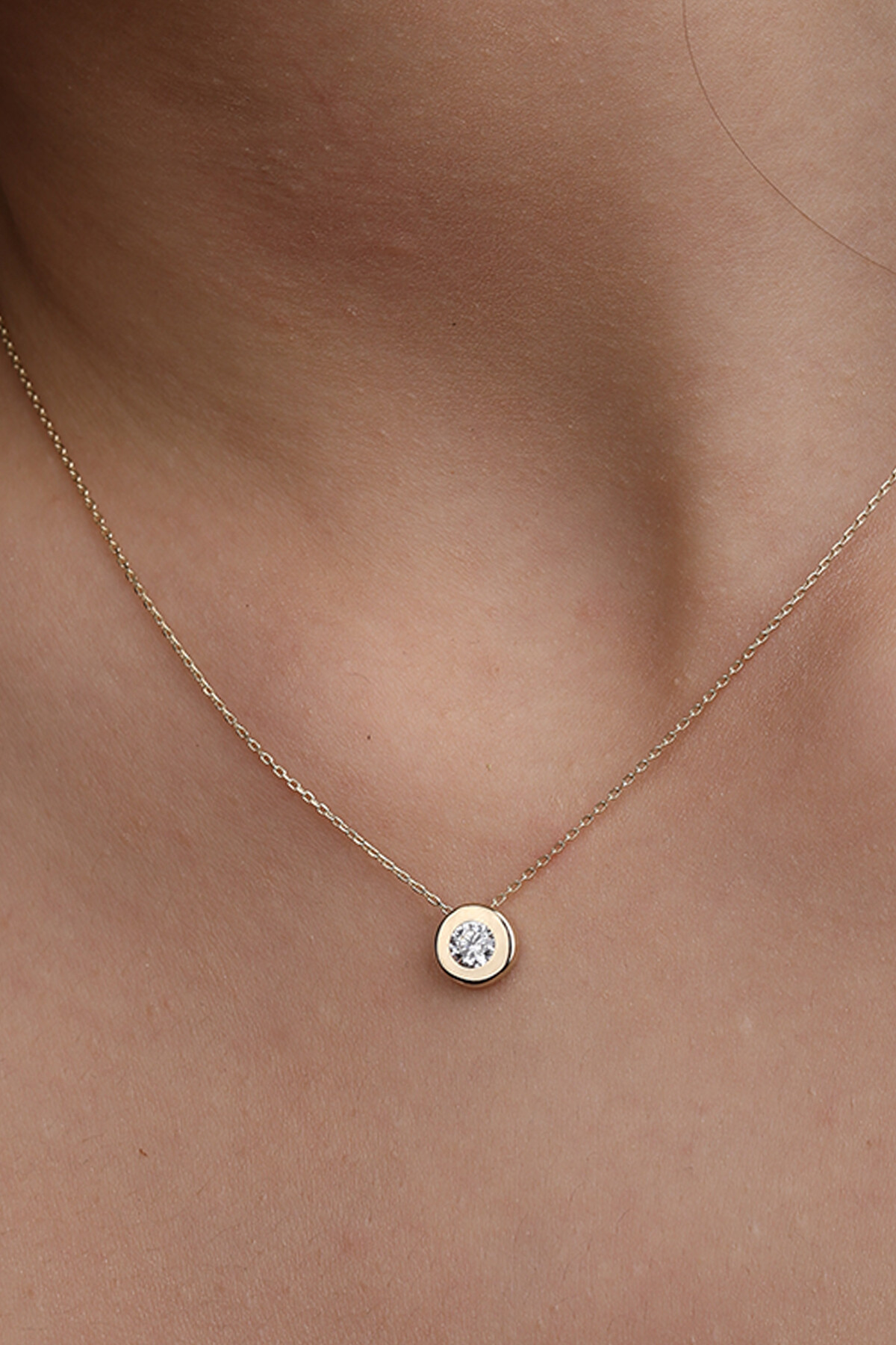 14 Ayar Altın Aspirin Tektaş Kolye