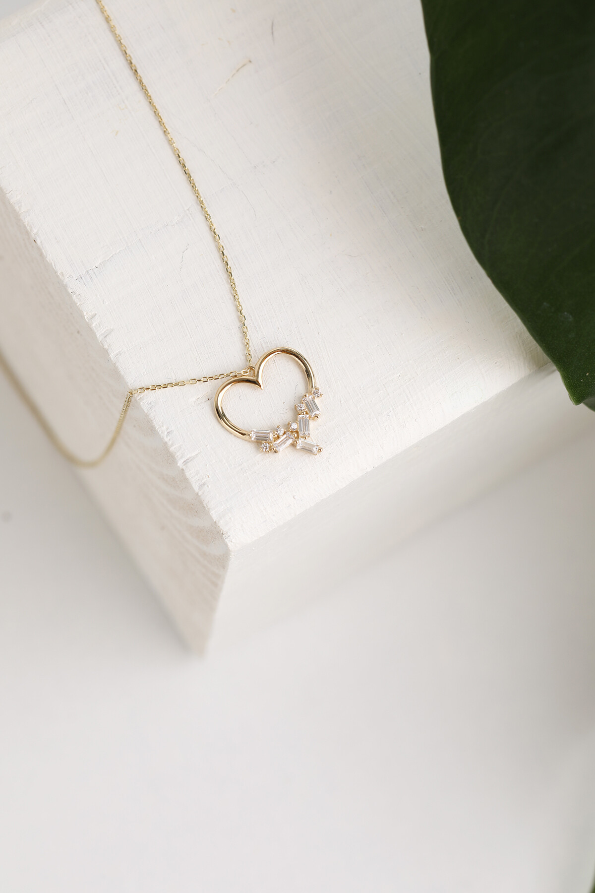 14 Ayar Altın Baget Kalp Kolye