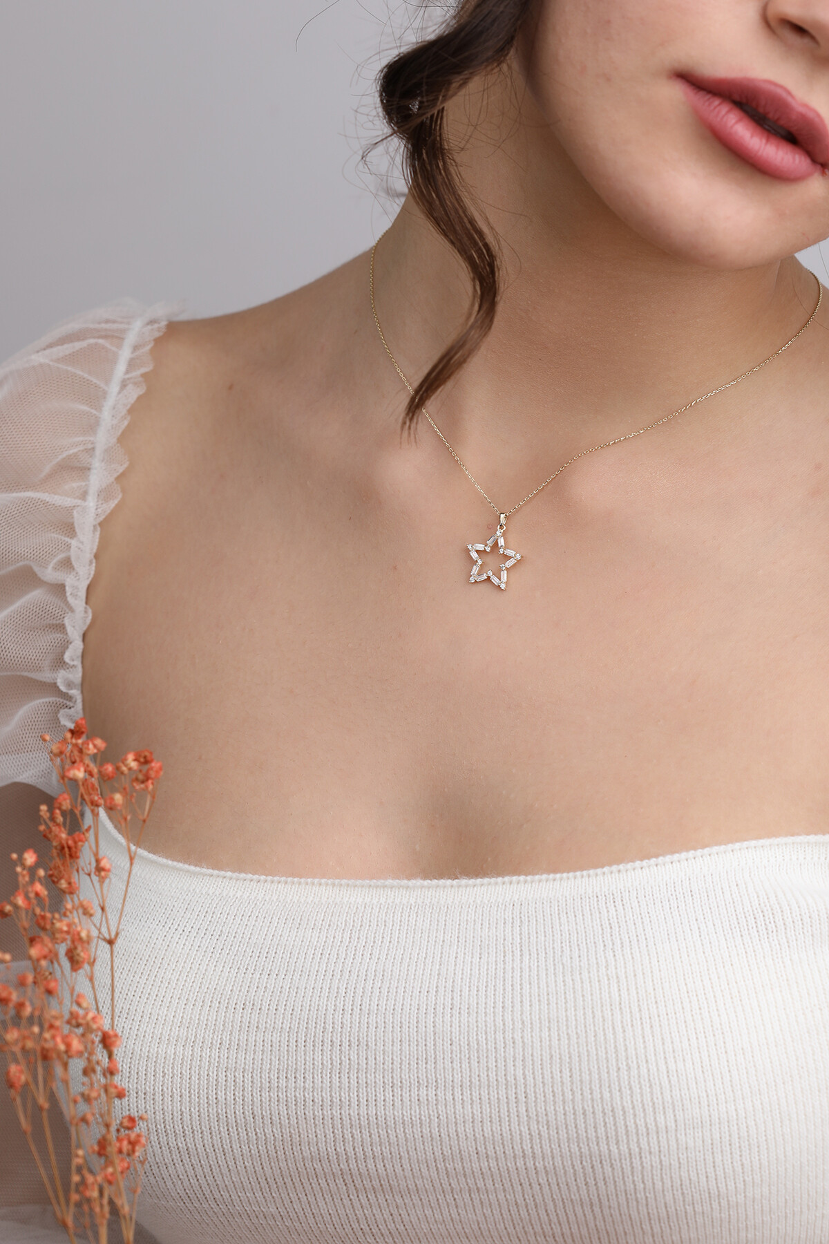 14 Ayar Altın Bagetli Yıldız Kolye