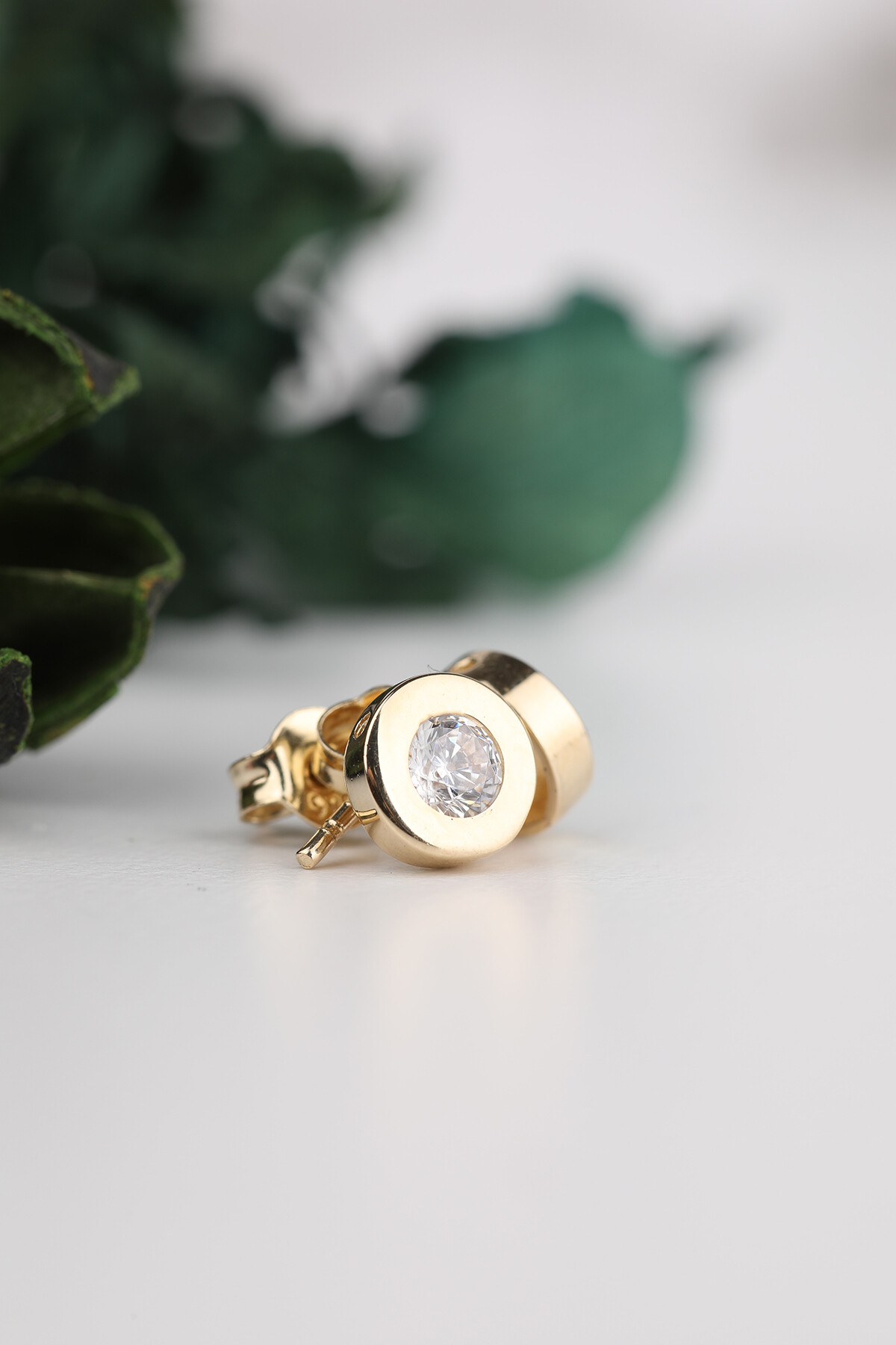 14 Ayar Altın Cilalı Tektaş Küpe