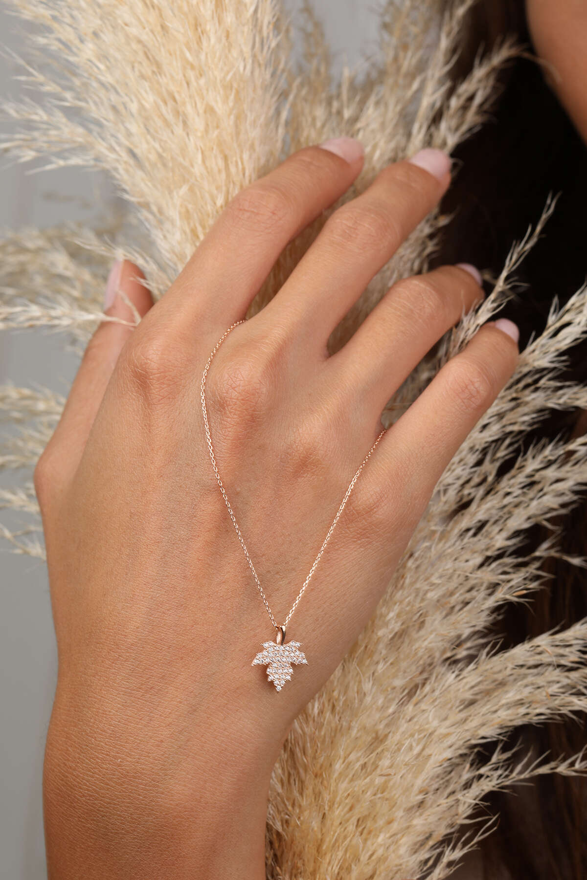 14 Ayar Altın Çınar Yaprağı Kolye