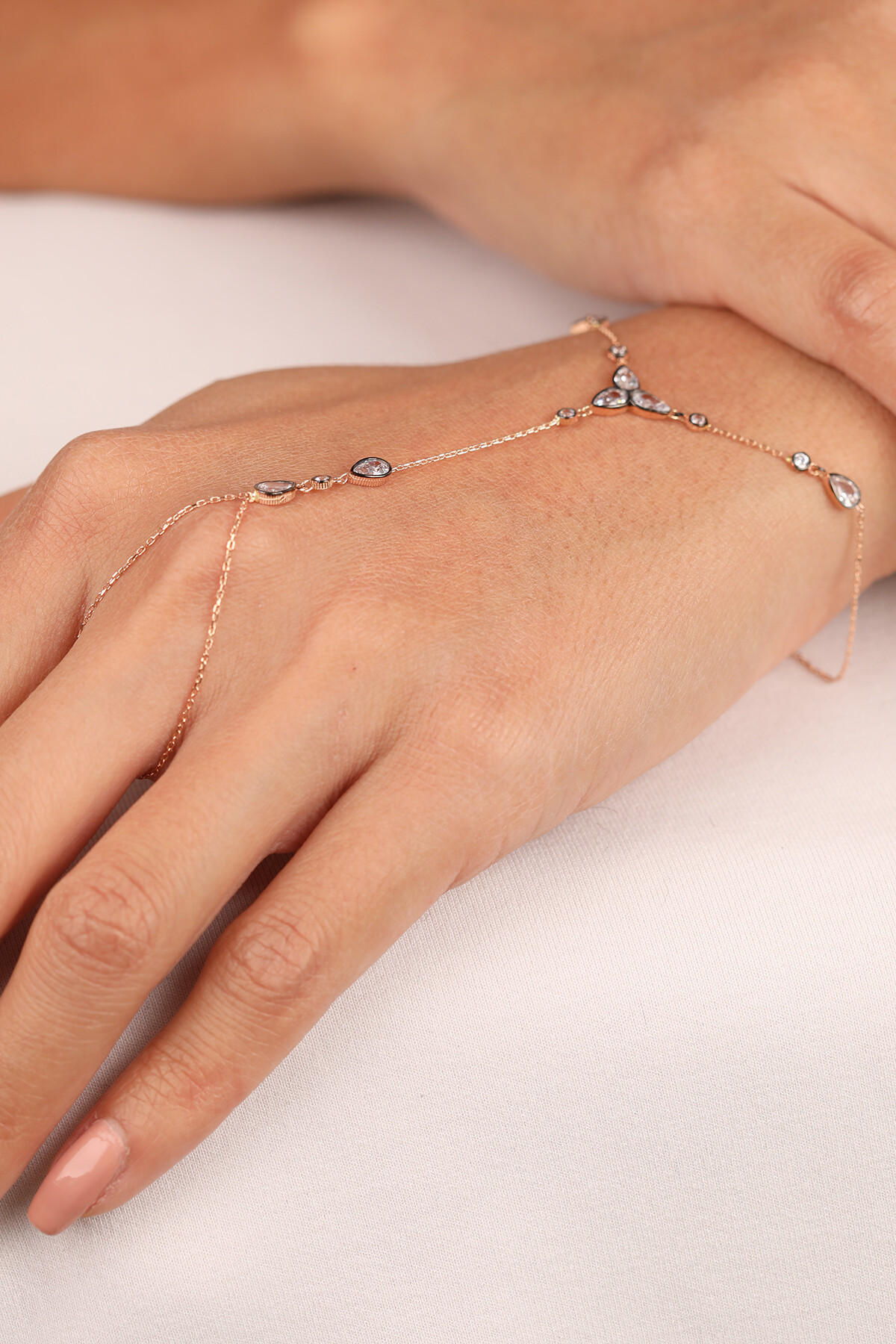 14 Ayar Altın Damla Taşlı Şahmeran