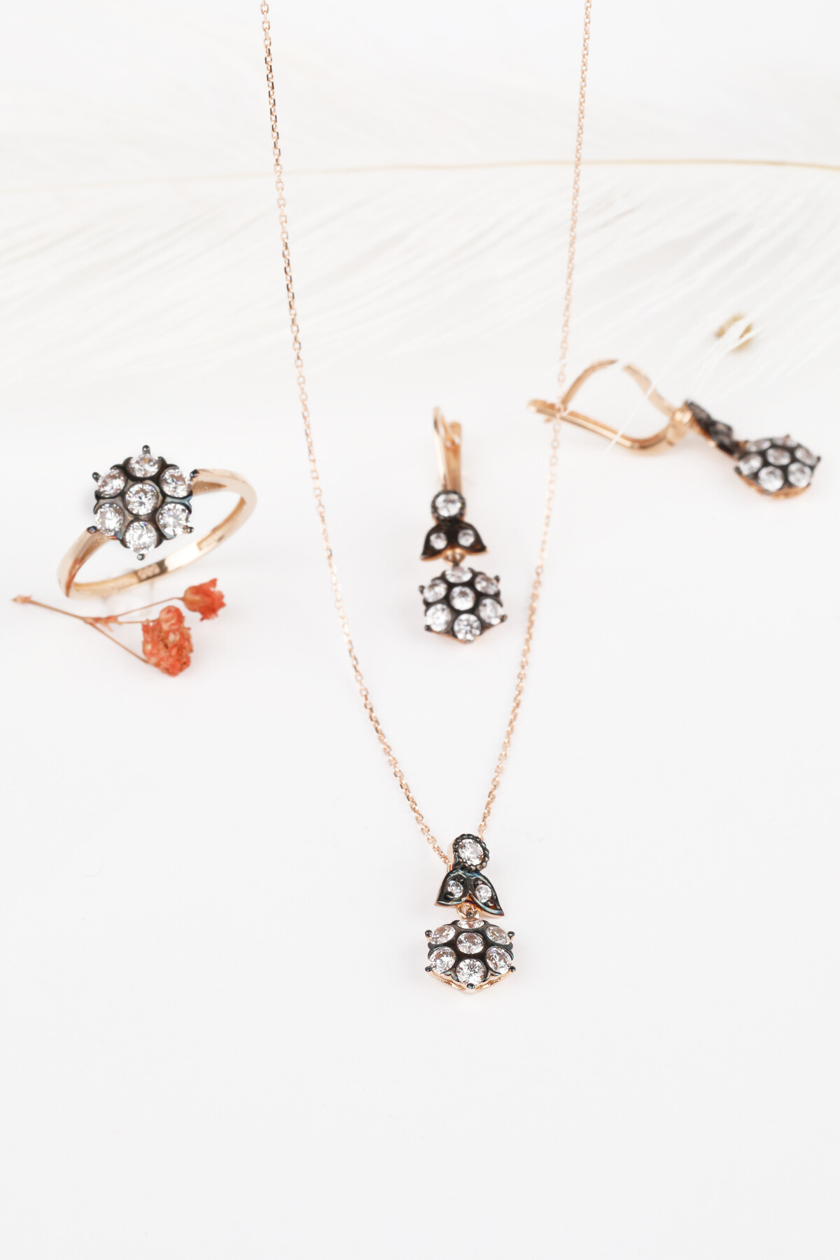 Altın Eskitme Montürlü Çiçek Üçlü Takım