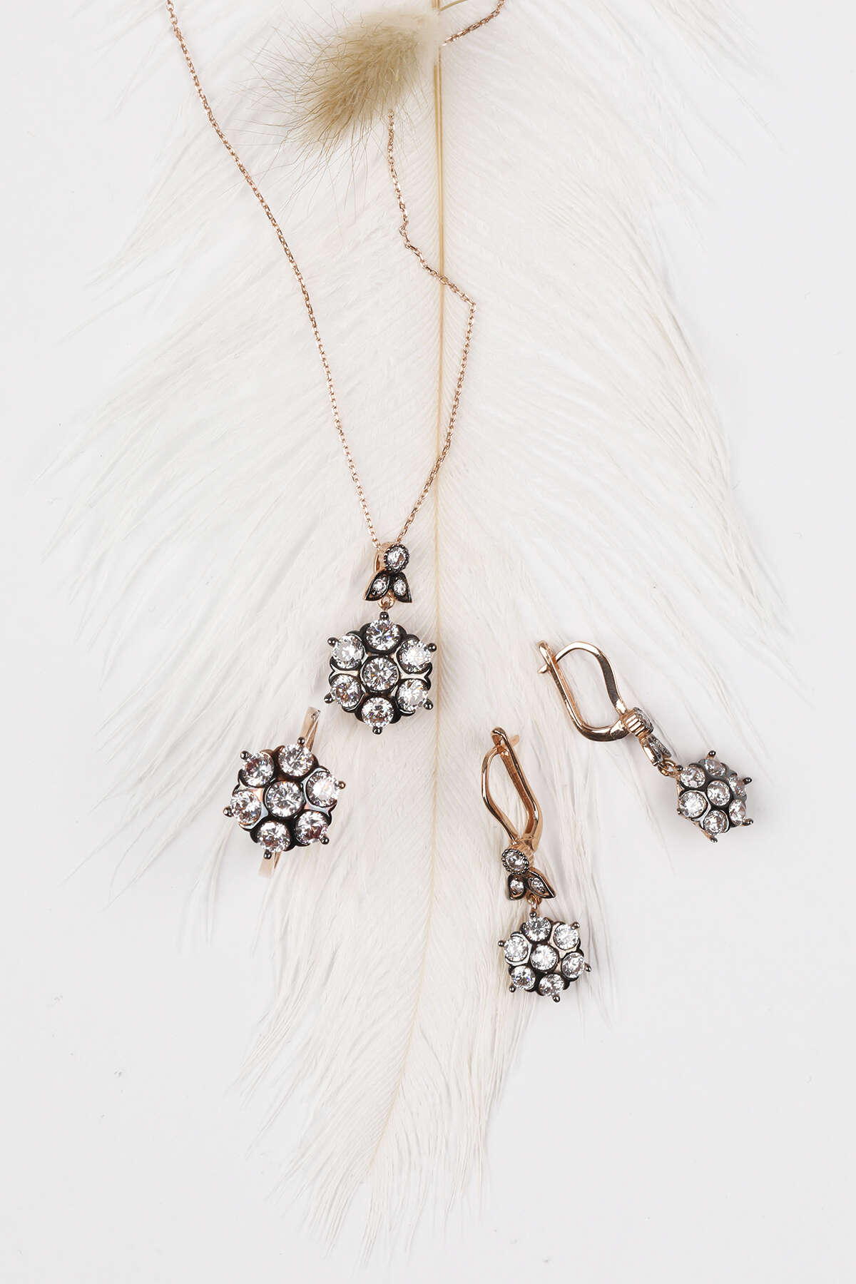 Altın Eskitme Montürlü Çiçek Üçlü Takım