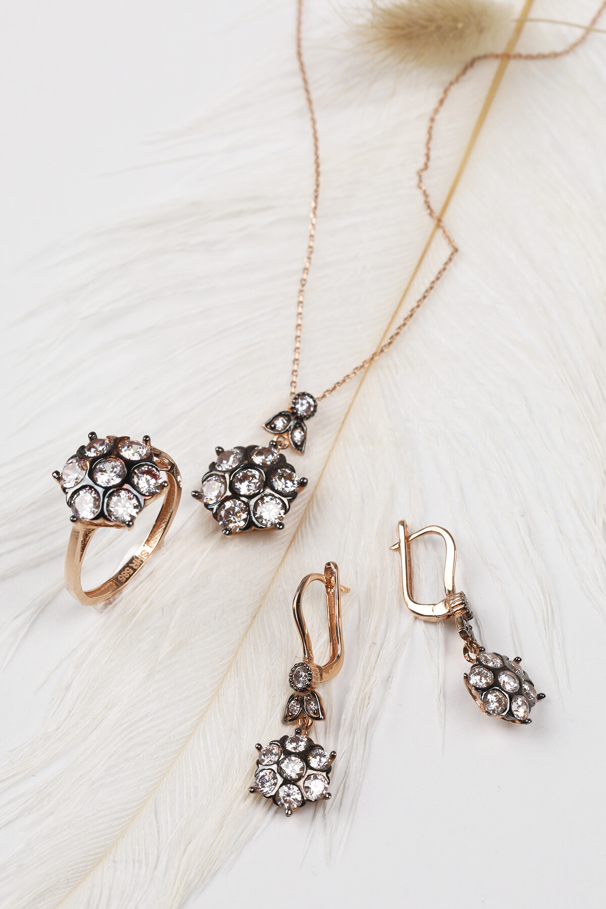 Altın Eskitme Montürlü Çiçek Üçlü Takım