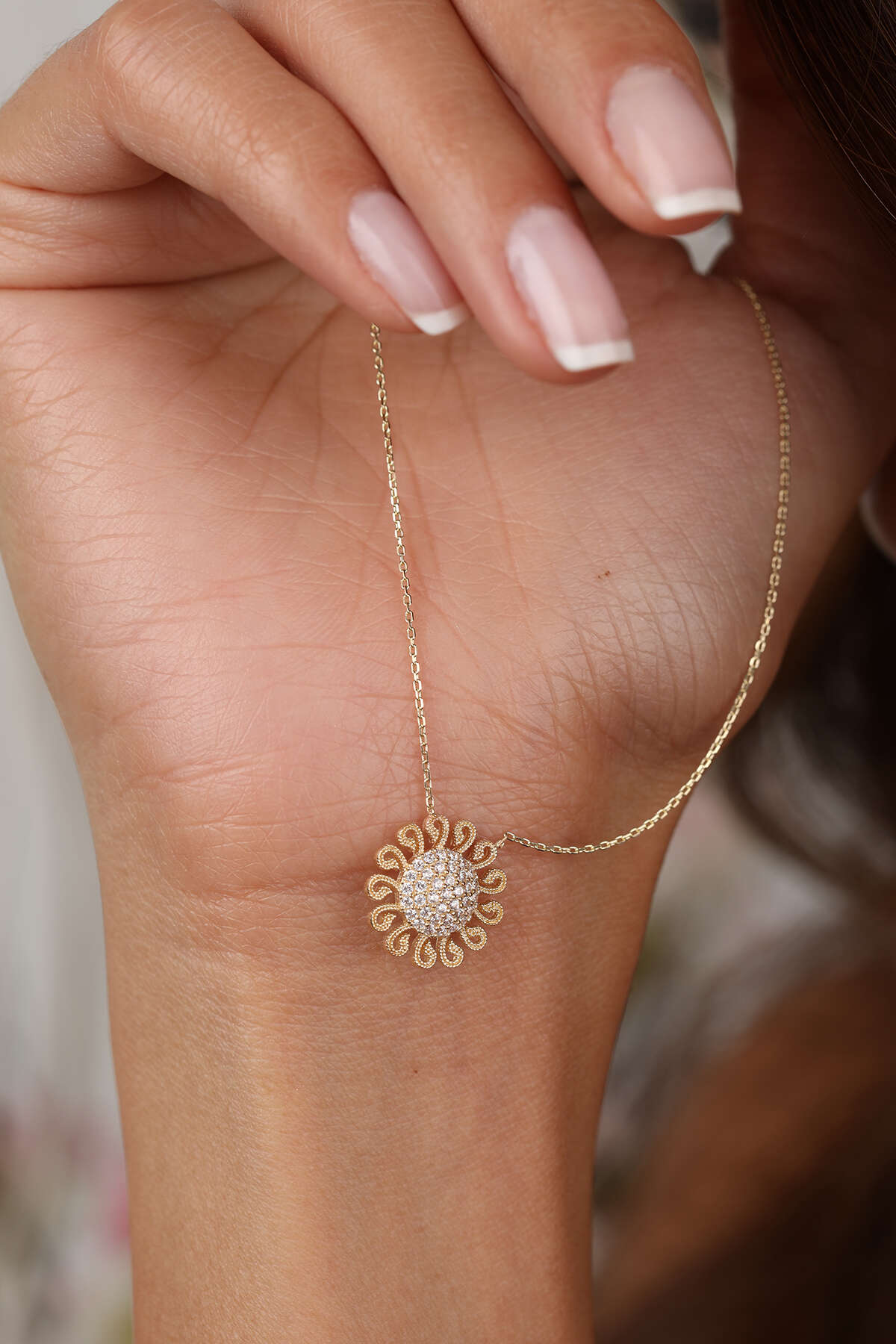 14 Ayar Altın Güneş Kolye