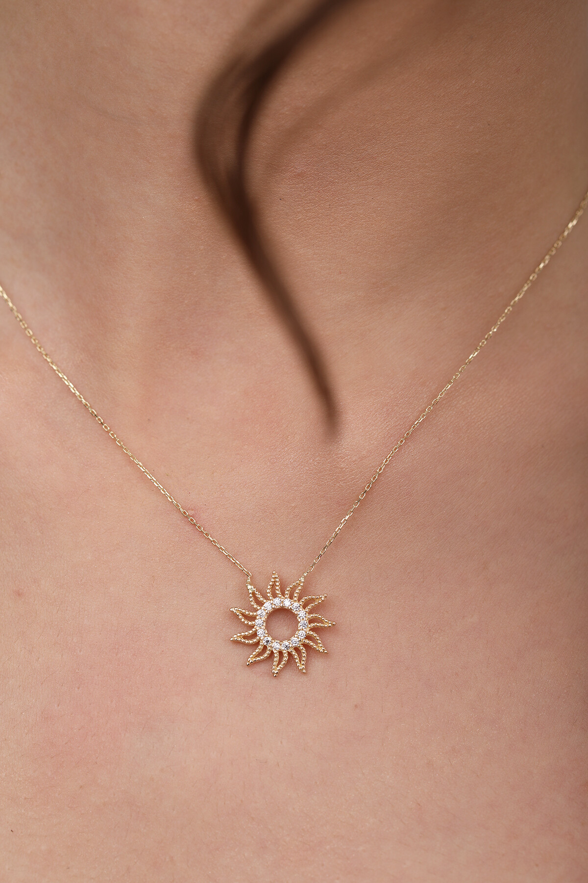 14 Ayar Altın Güneş Kolye