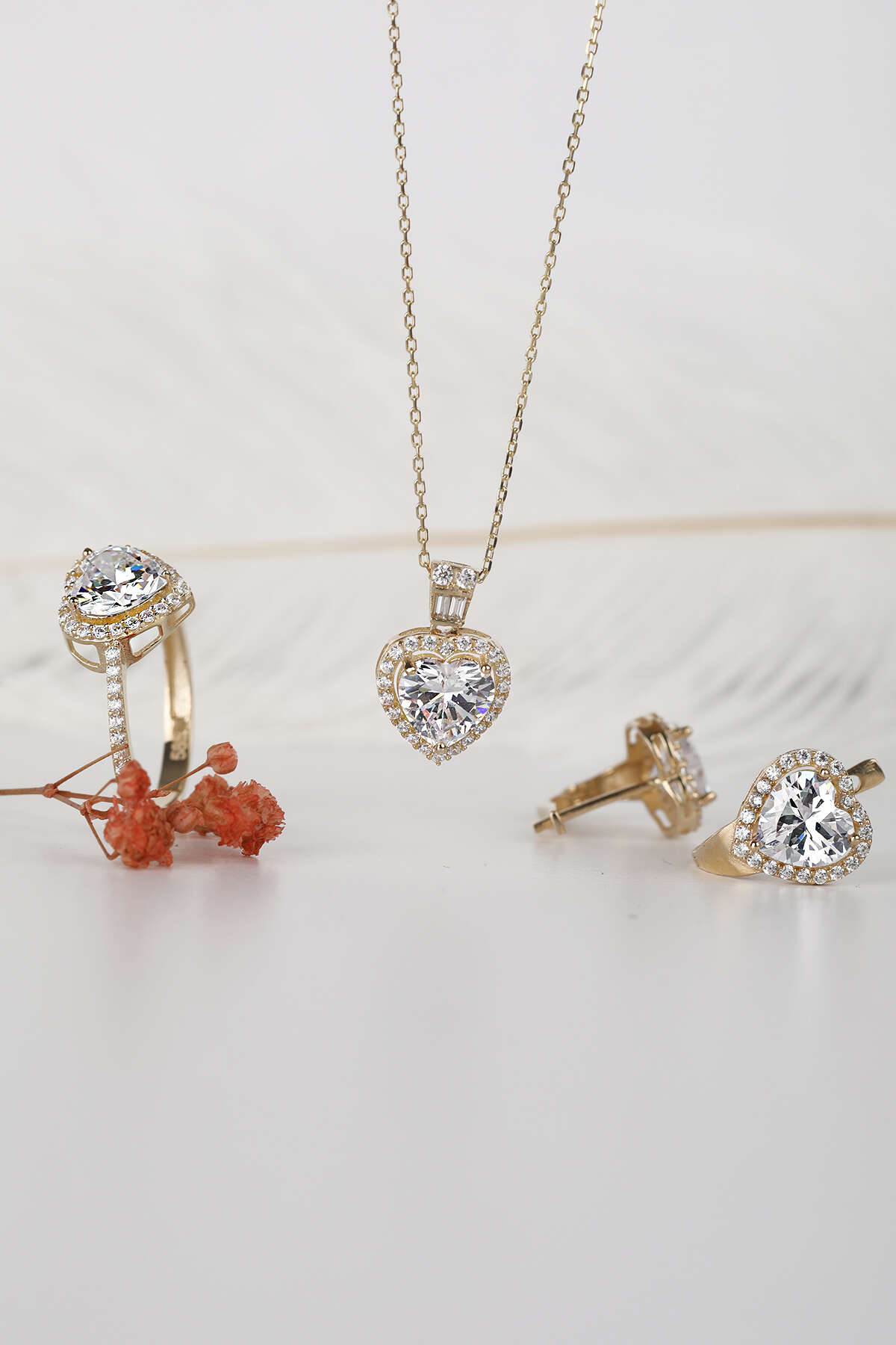 Altın Kalp Kesim Taşlı Takım