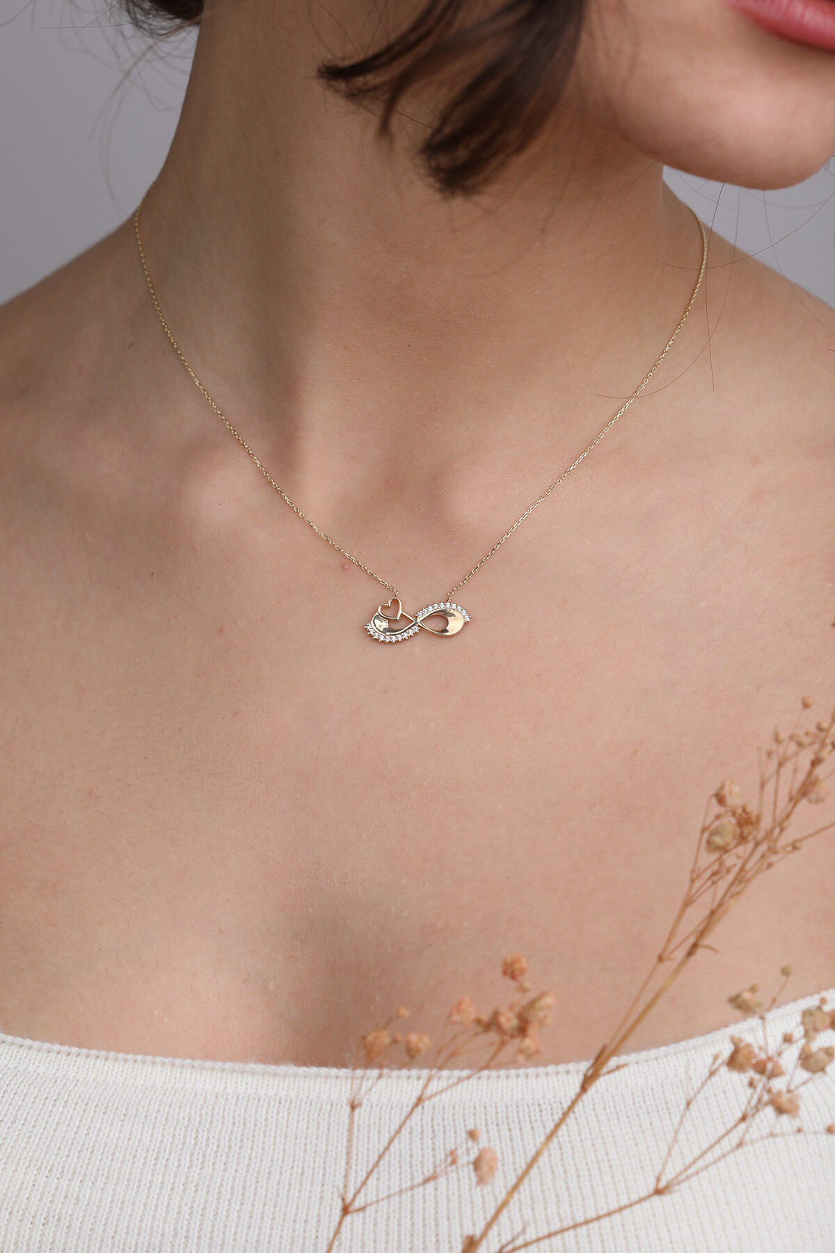 14 Ayar Altın Kalp Sonusuzluk Kolye