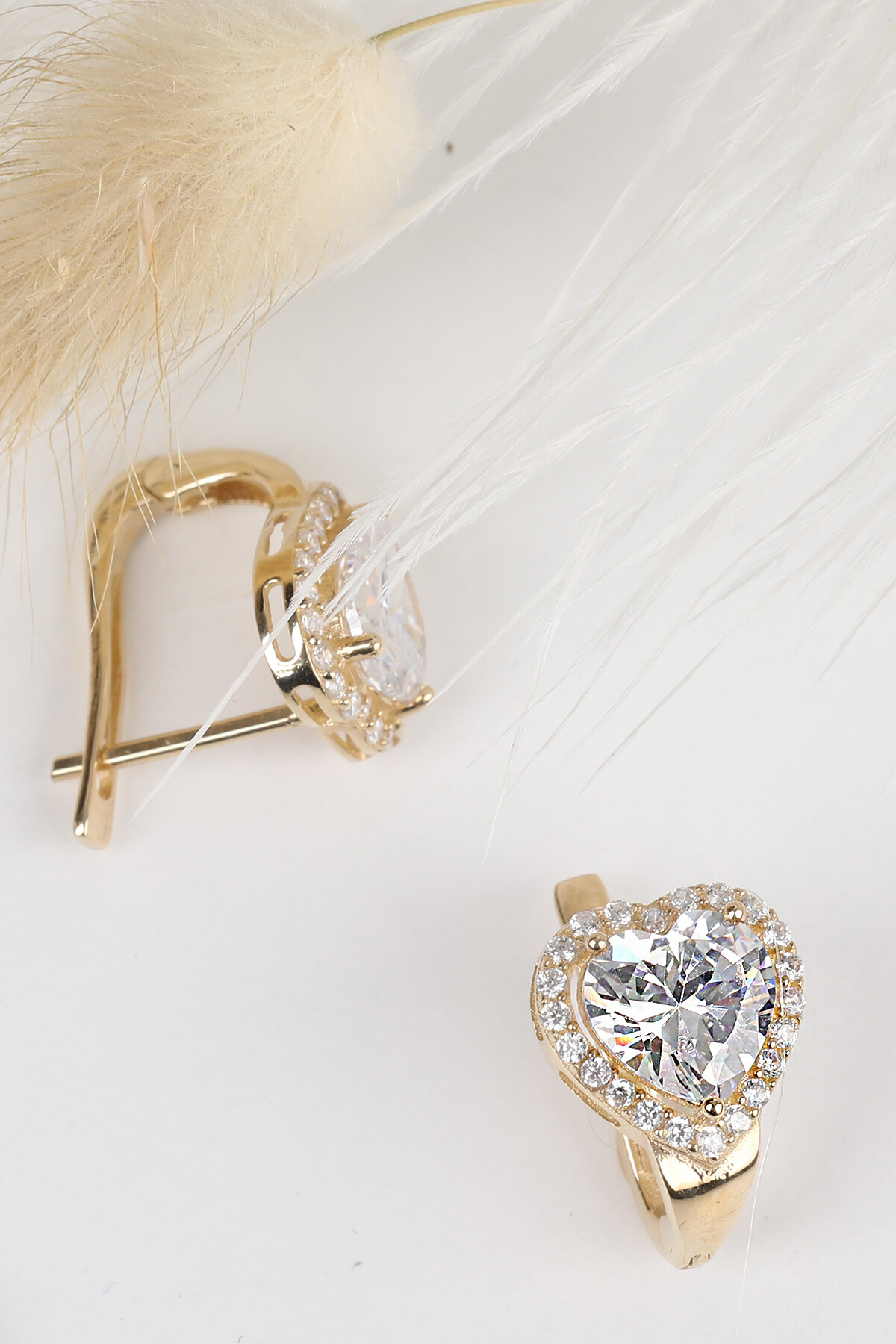 14 Ayar Altın Kalp Taşlı Küpe