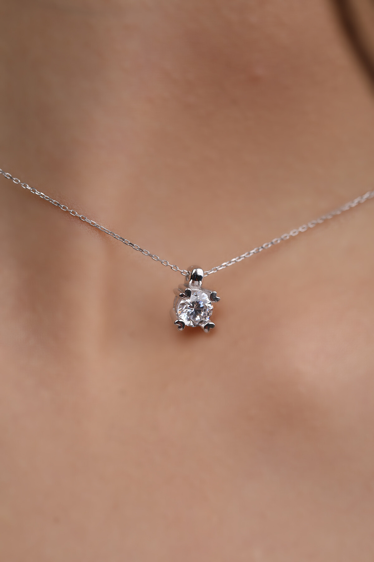 14 Ayar Altın Kalp Tırnaklı Tektaş Kolye