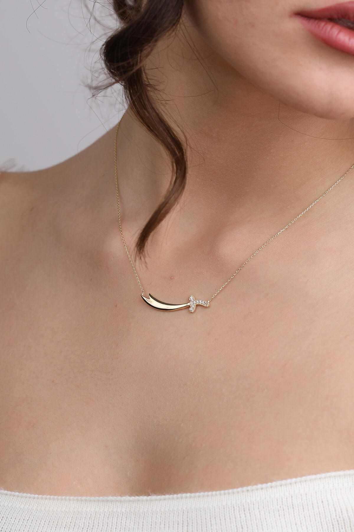 14 Ayar Altın Kılıç Kolye