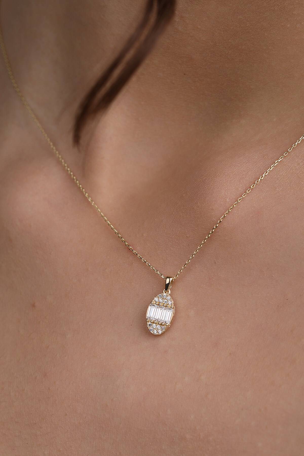 14 Ayar Altın Oval Taşlı Baget Kolye