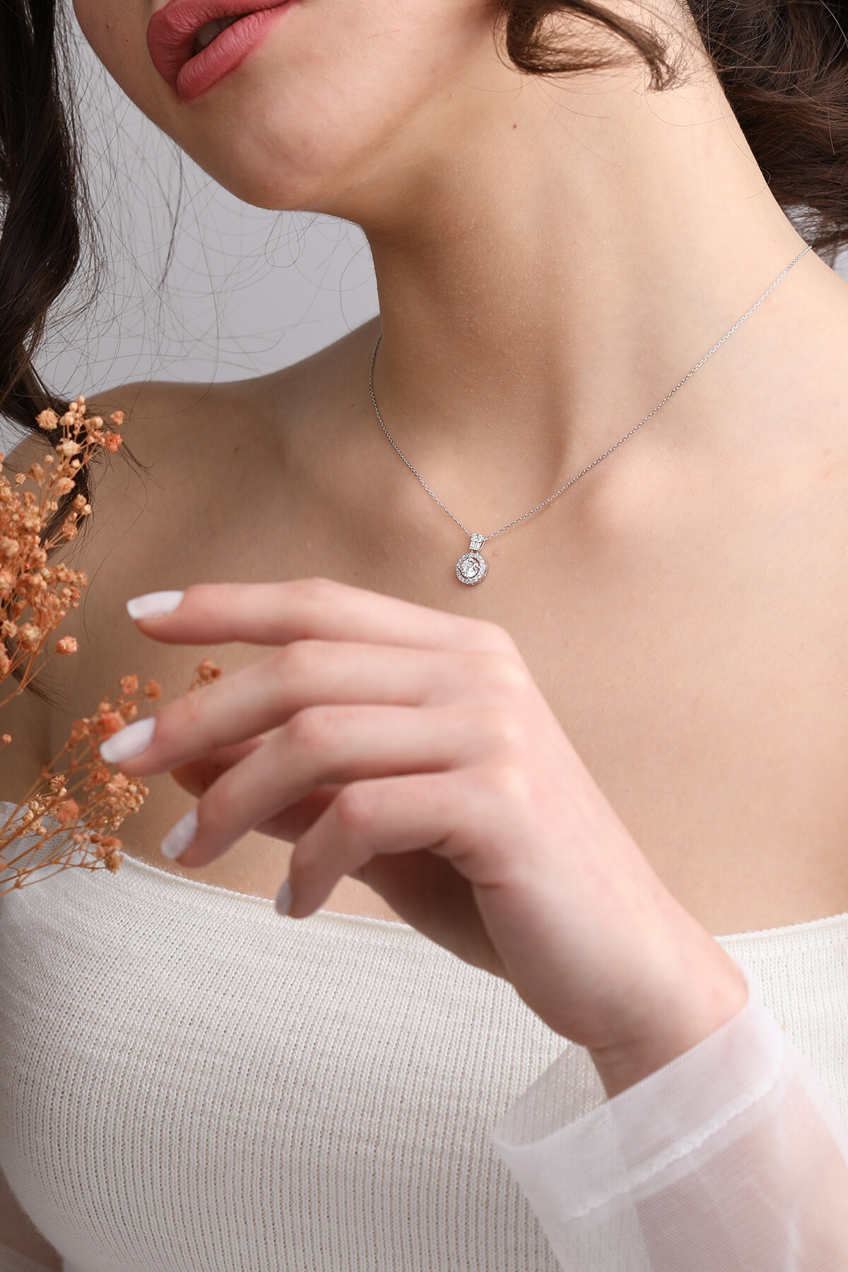 14 Ayar Altın Pırlanta Montürlü Tektaş Kolye