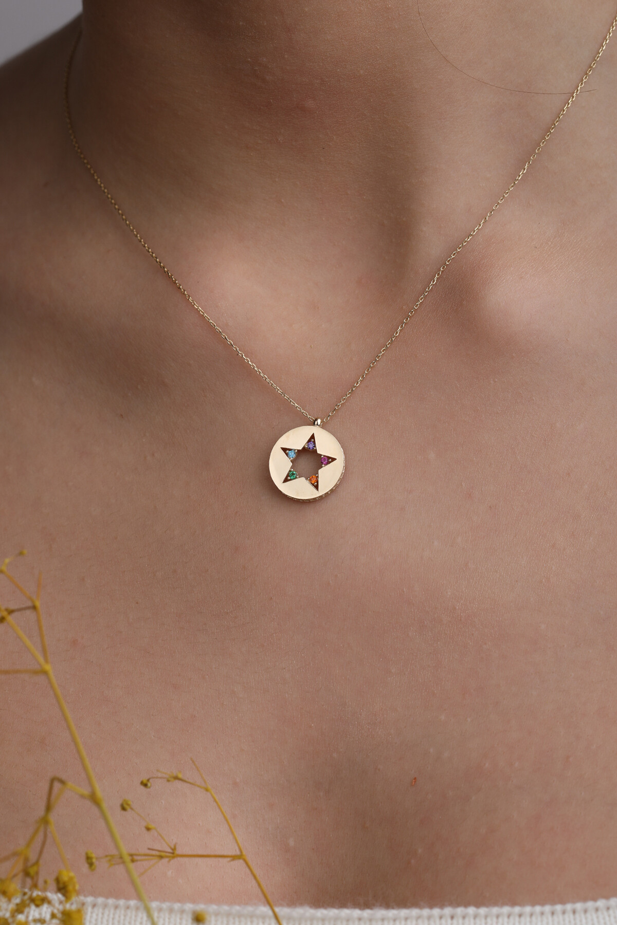 14 Ayar Altın Renkli Taşlı Yıldız Kolye