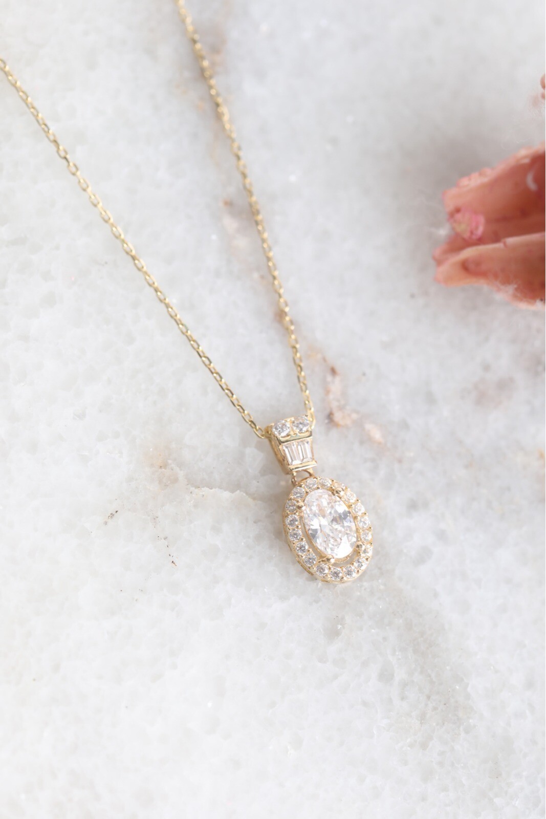 14 Ayar Altın Oval Kolye