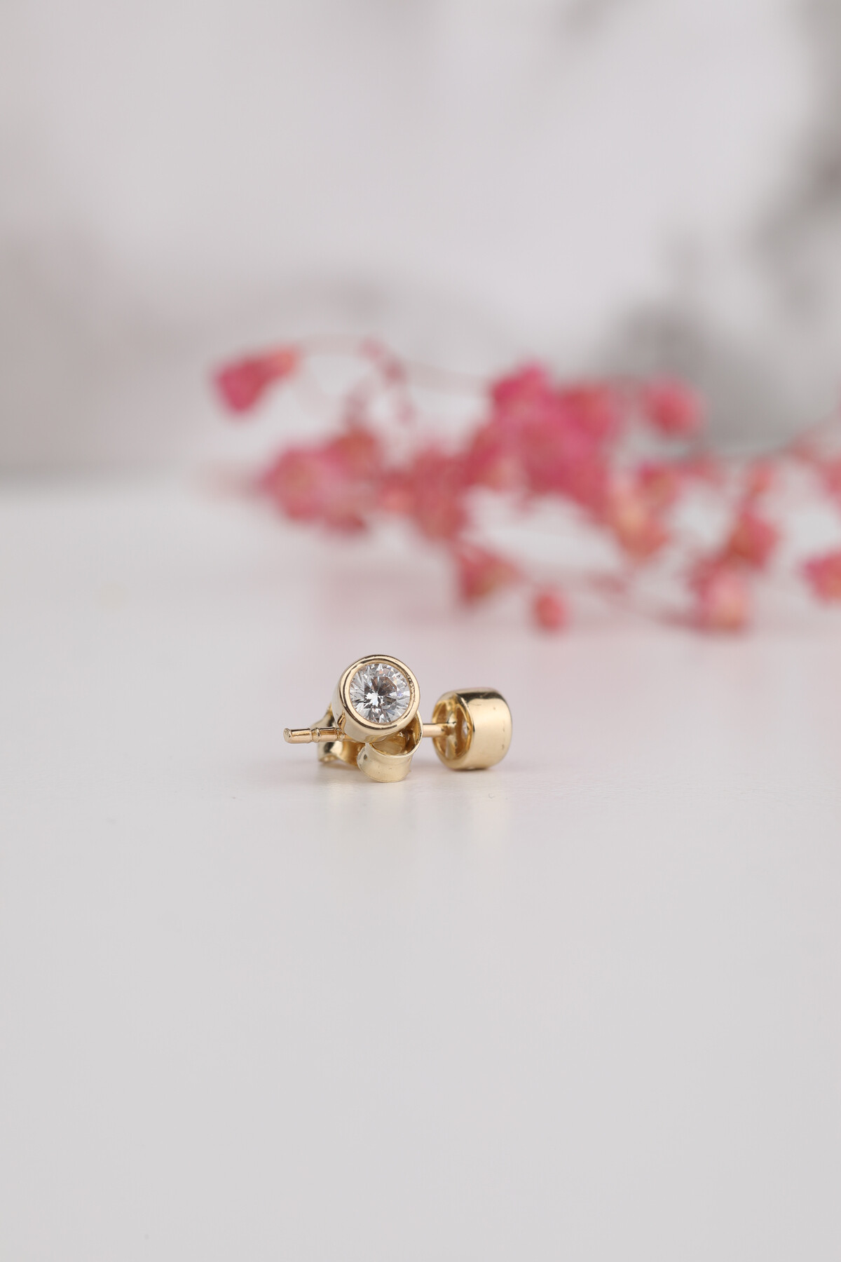 14 Ayar Altın Sıvama Tektaş Küpe