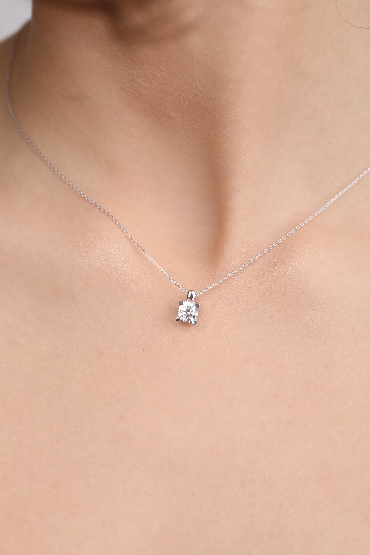 14 Ayar Altın Takoz Tırnak Tektaş Kolye