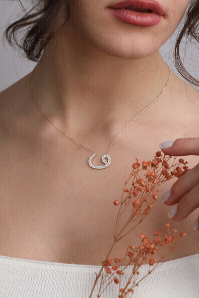 14 Ayar Altın Vav Kolye