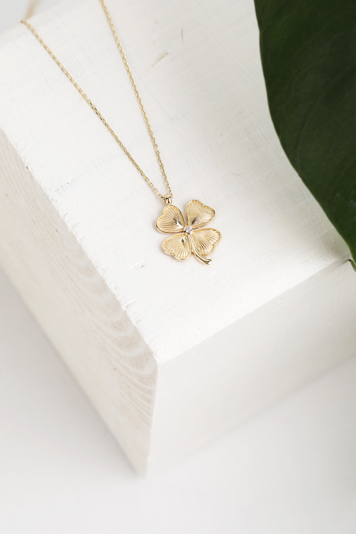 14 Ayar Altın Yonca Kolye