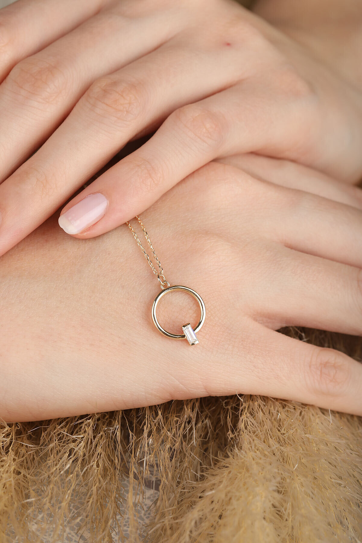 14 Ayar Altın Yuvarlak Taş Kolye