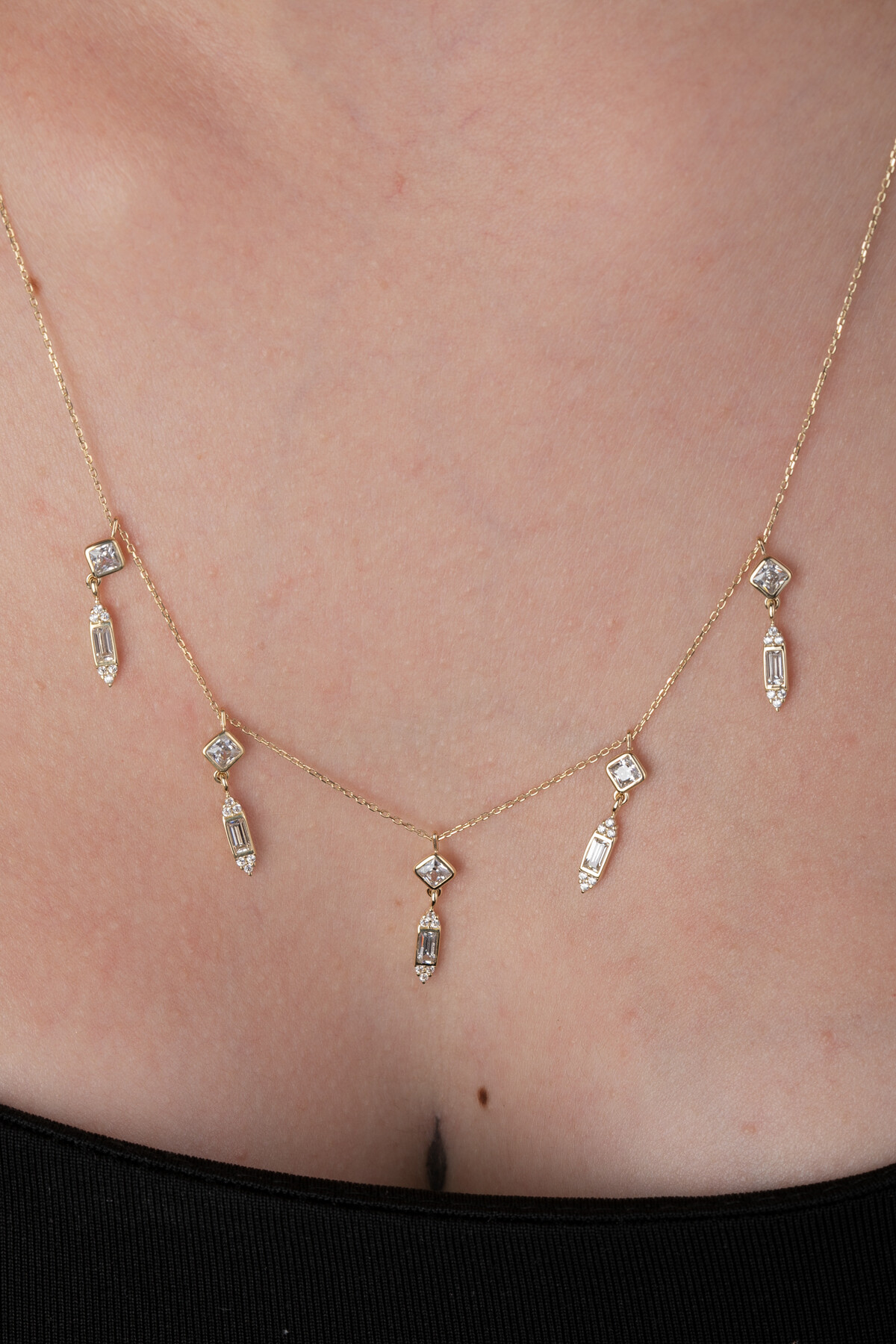 14 Ayar Altın Sallantılı Kolye