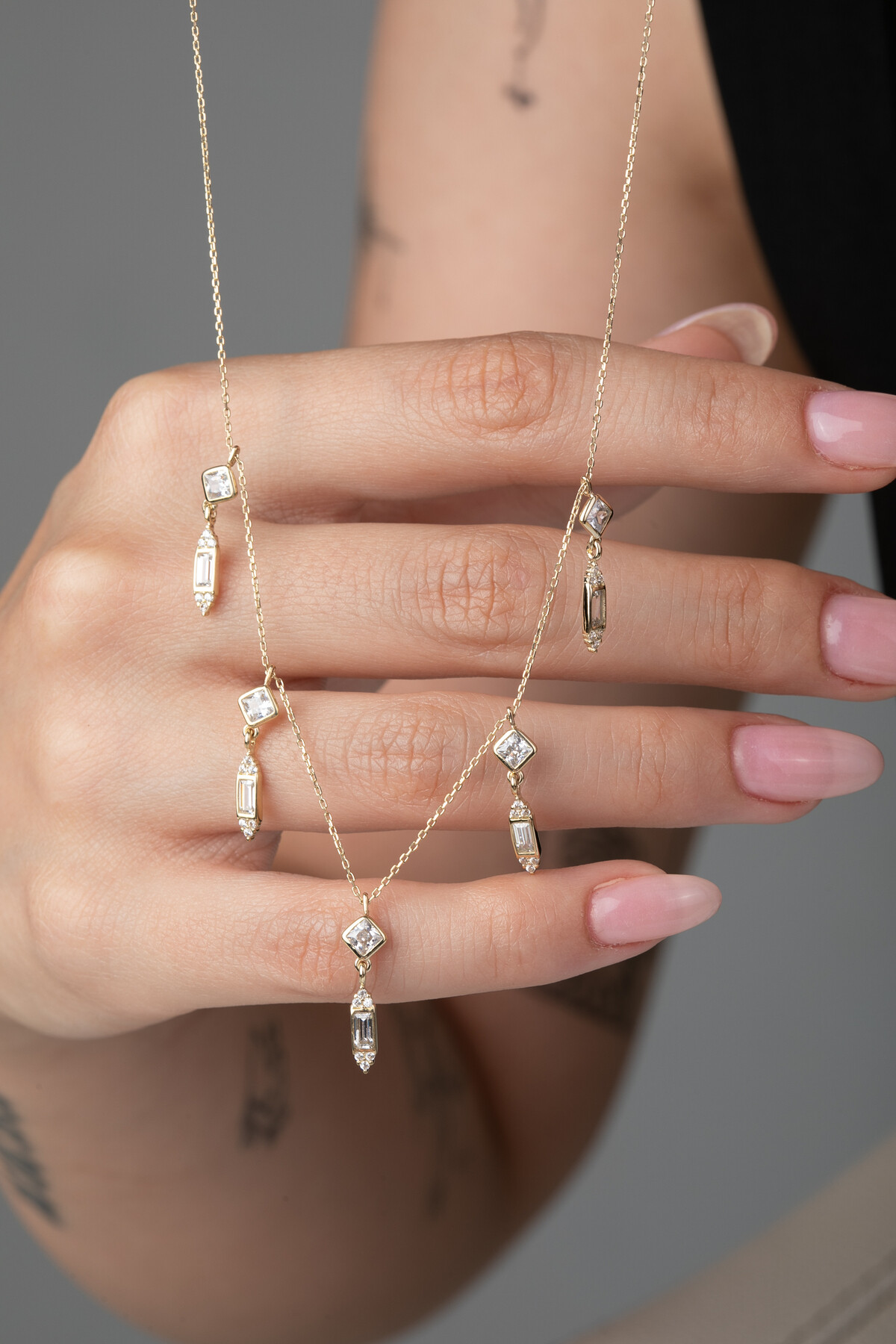 14 Ayar Altın Sallantılı Kolye