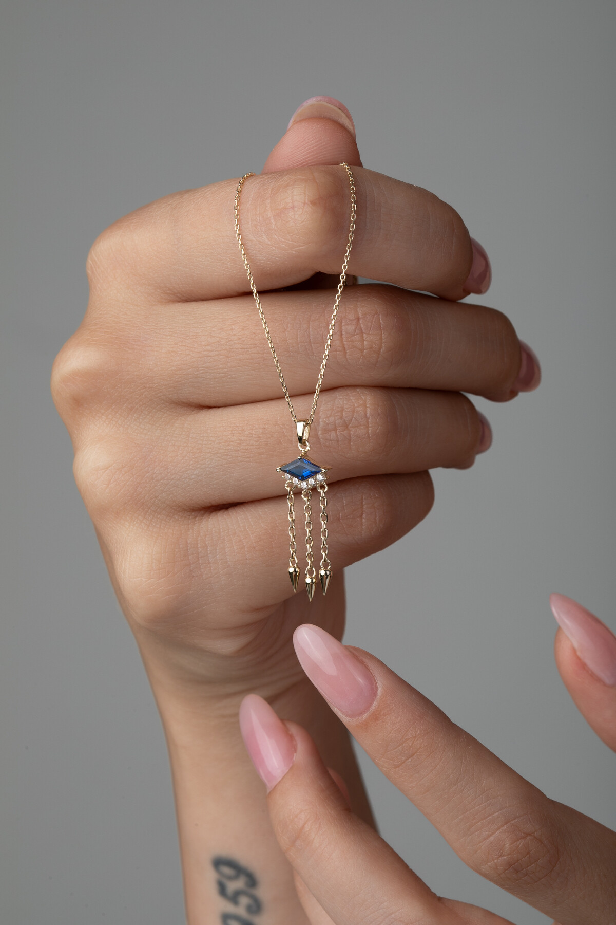 14 Ayar Altın Lacivert Taş Zincir Sallantılı Kolye