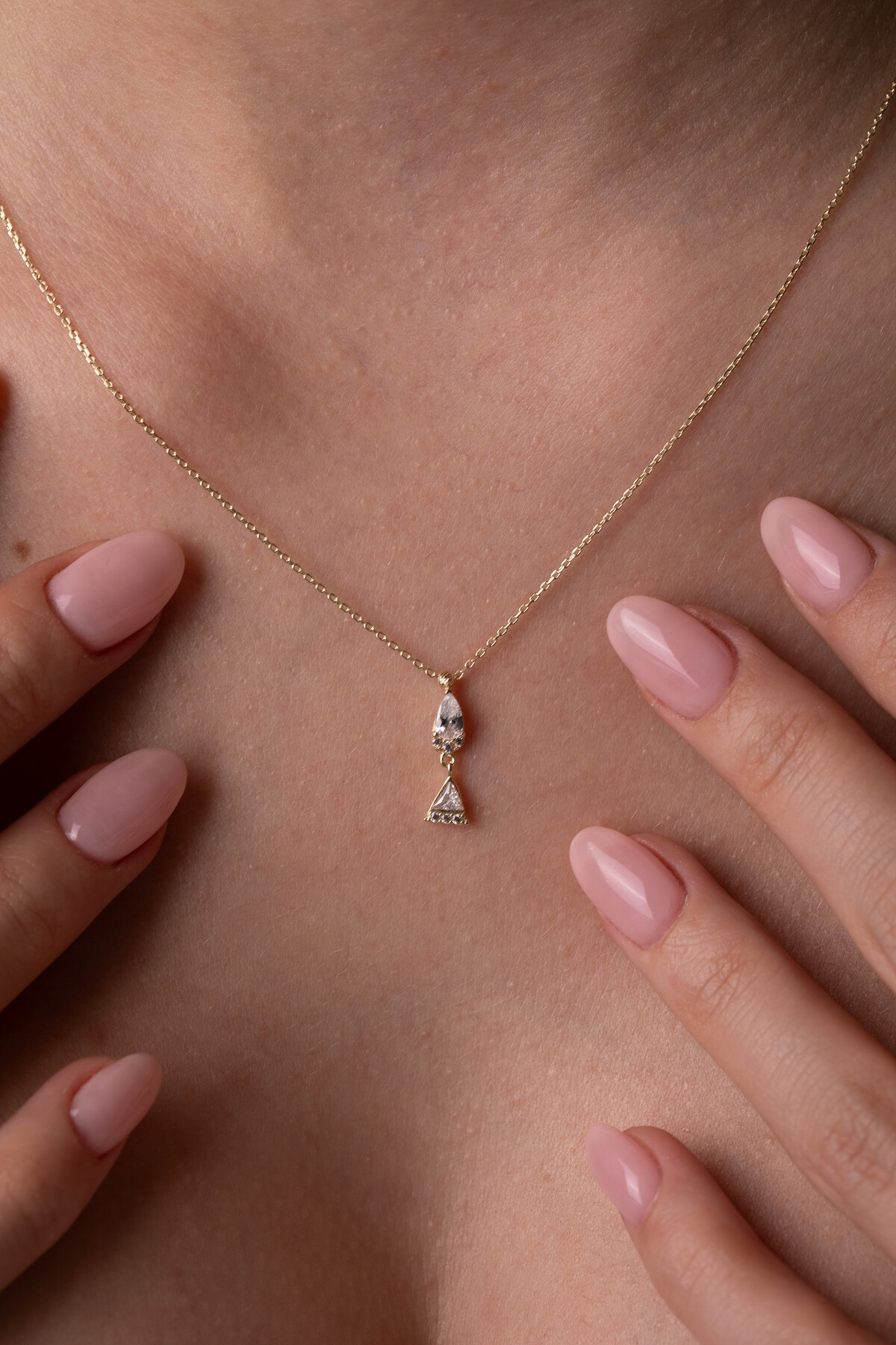 14 Ayar Altın Taşlı Balık Kolye