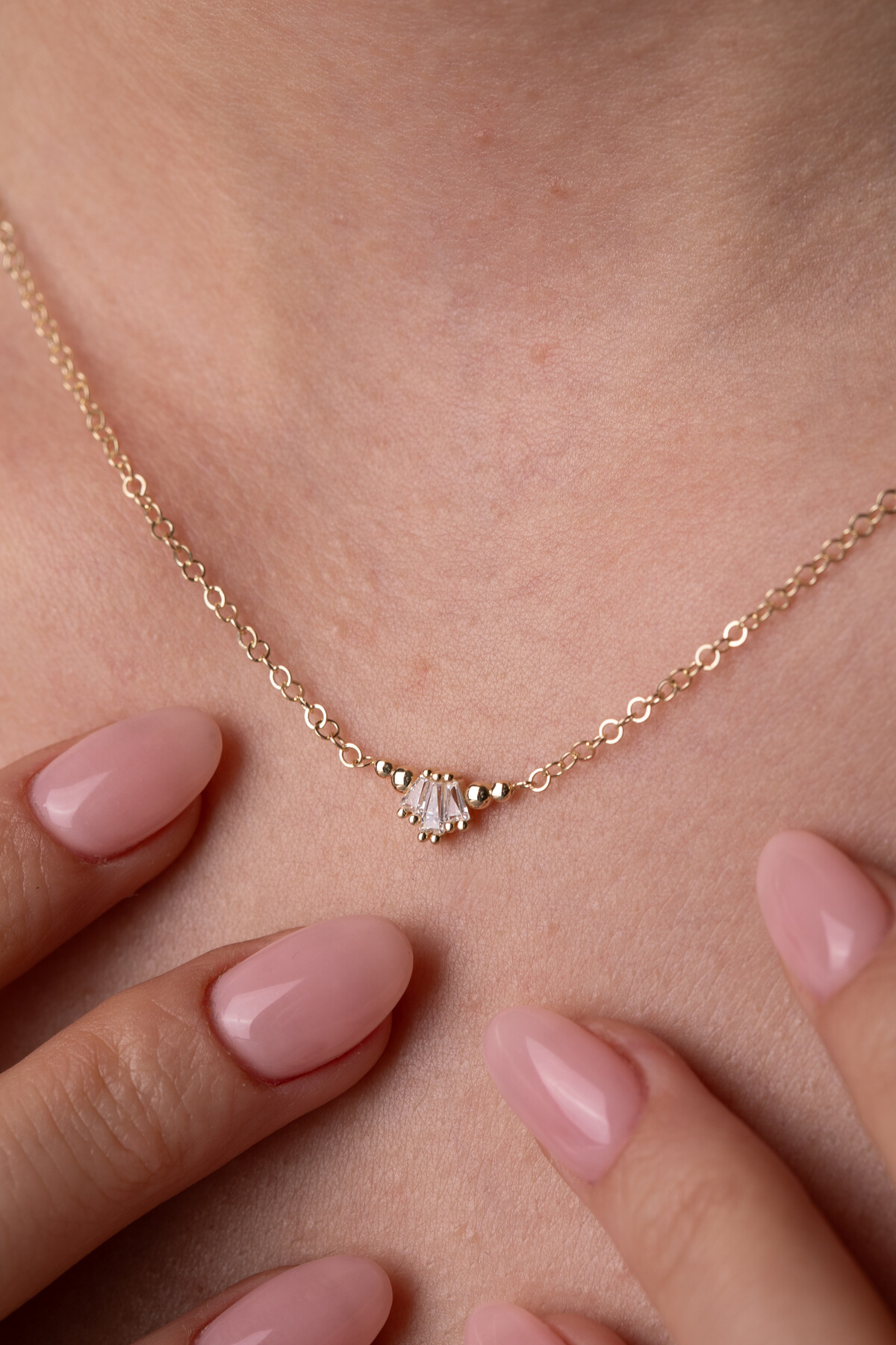 14 Ayar Altın Beyaz Taşlı Kolye