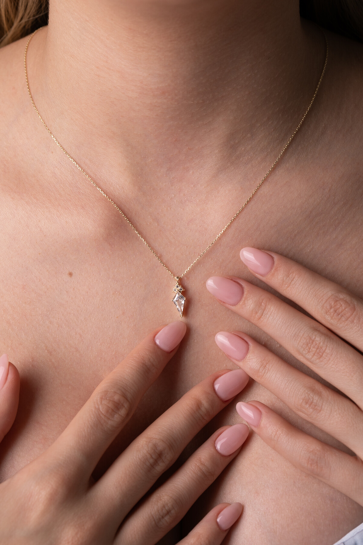 14 Ayar Altın Beyaz Uçurtma Taş Kolye