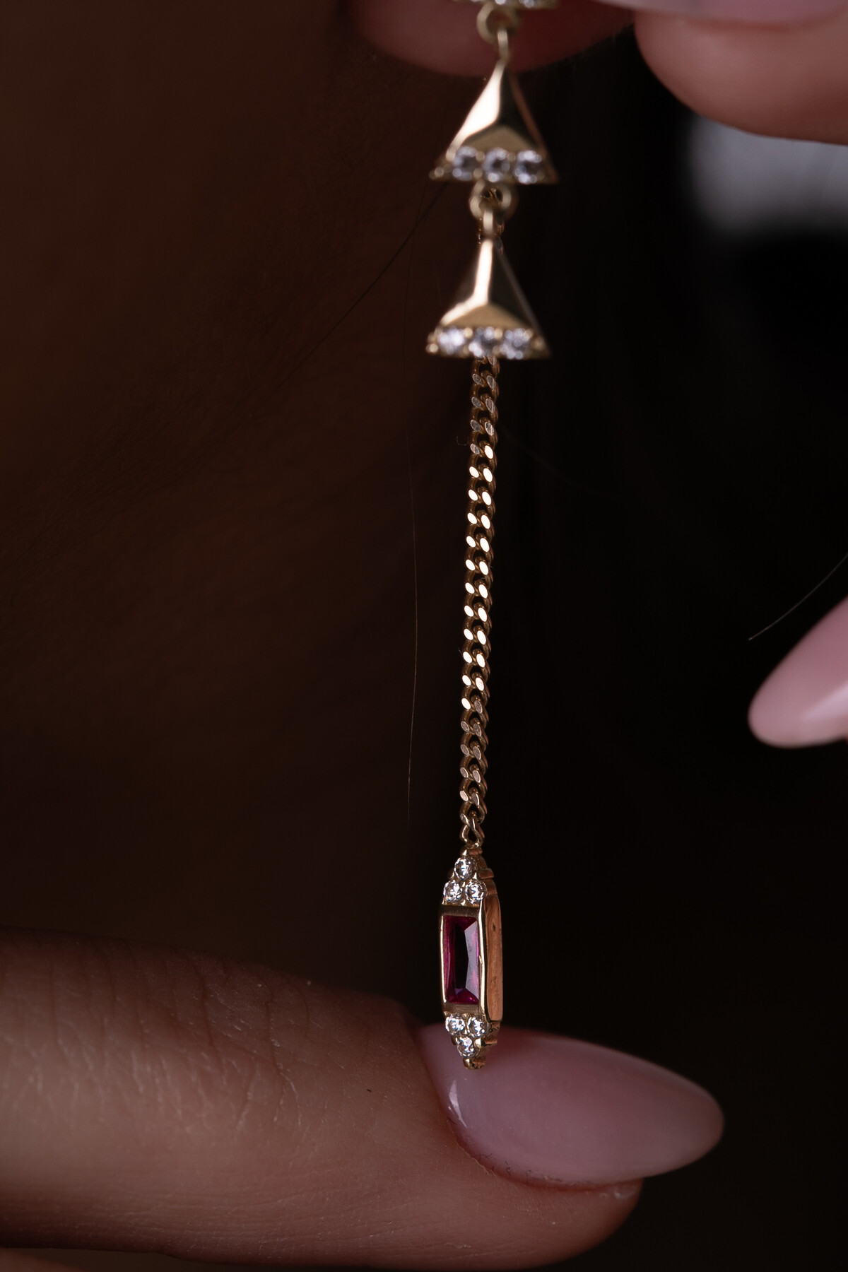 14 Ayar Altın Zincir Sallantılı Üçgen Küpe