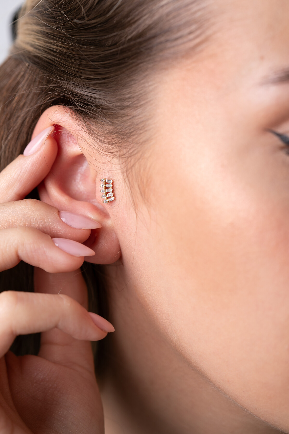 14 Ayar Altın Sıralı Taş Küpe