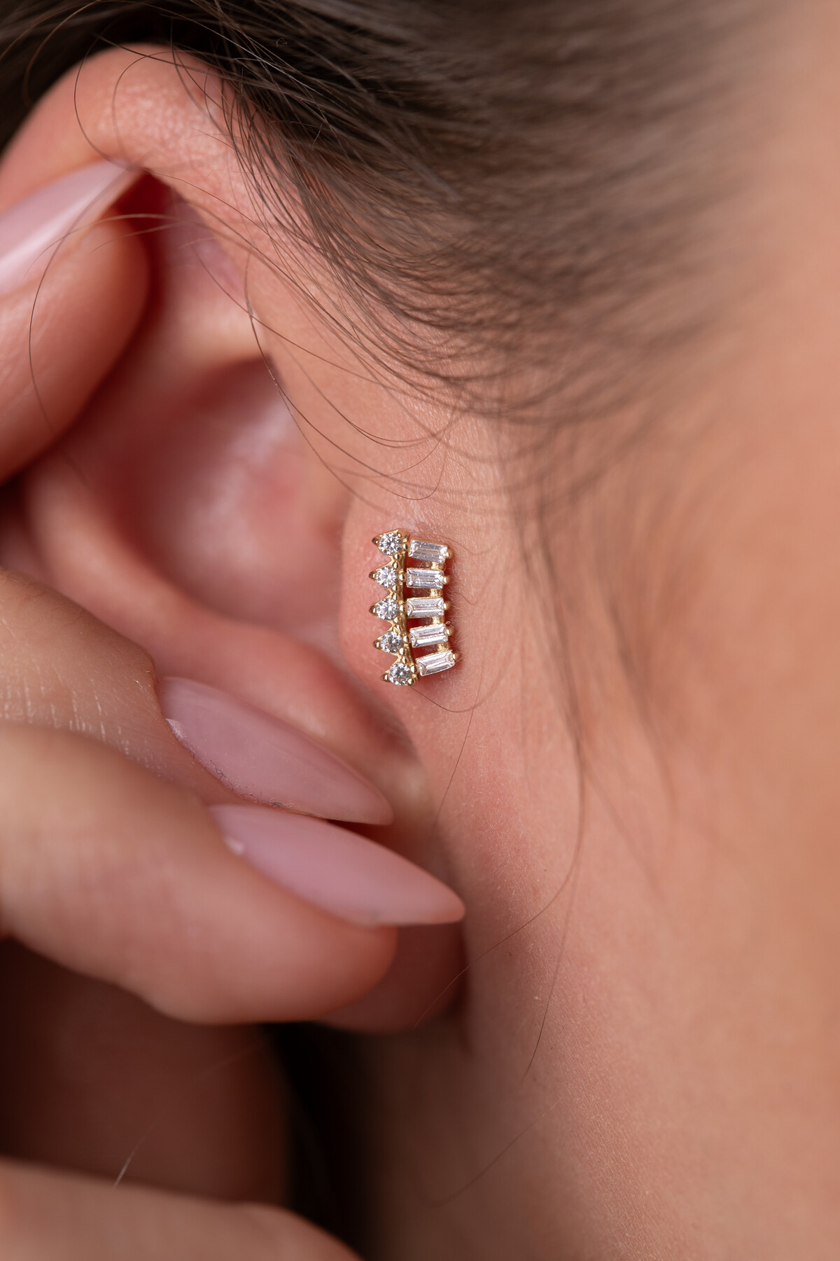 14 Ayar Altın Sıralı Taş Küpe