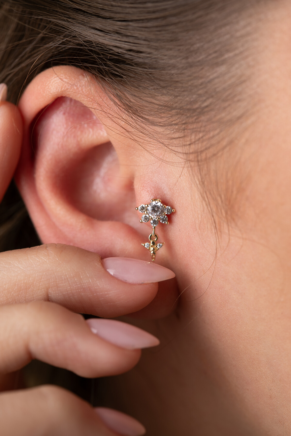 14 Ayar Altın Beyaz Taşlı Melek Küpe