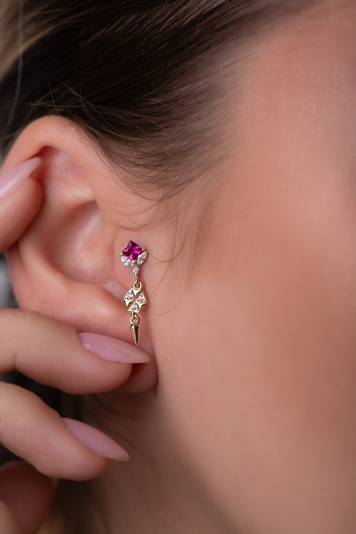 14 Ayar Altın Kırmızı Taş Sallantılı Küpe