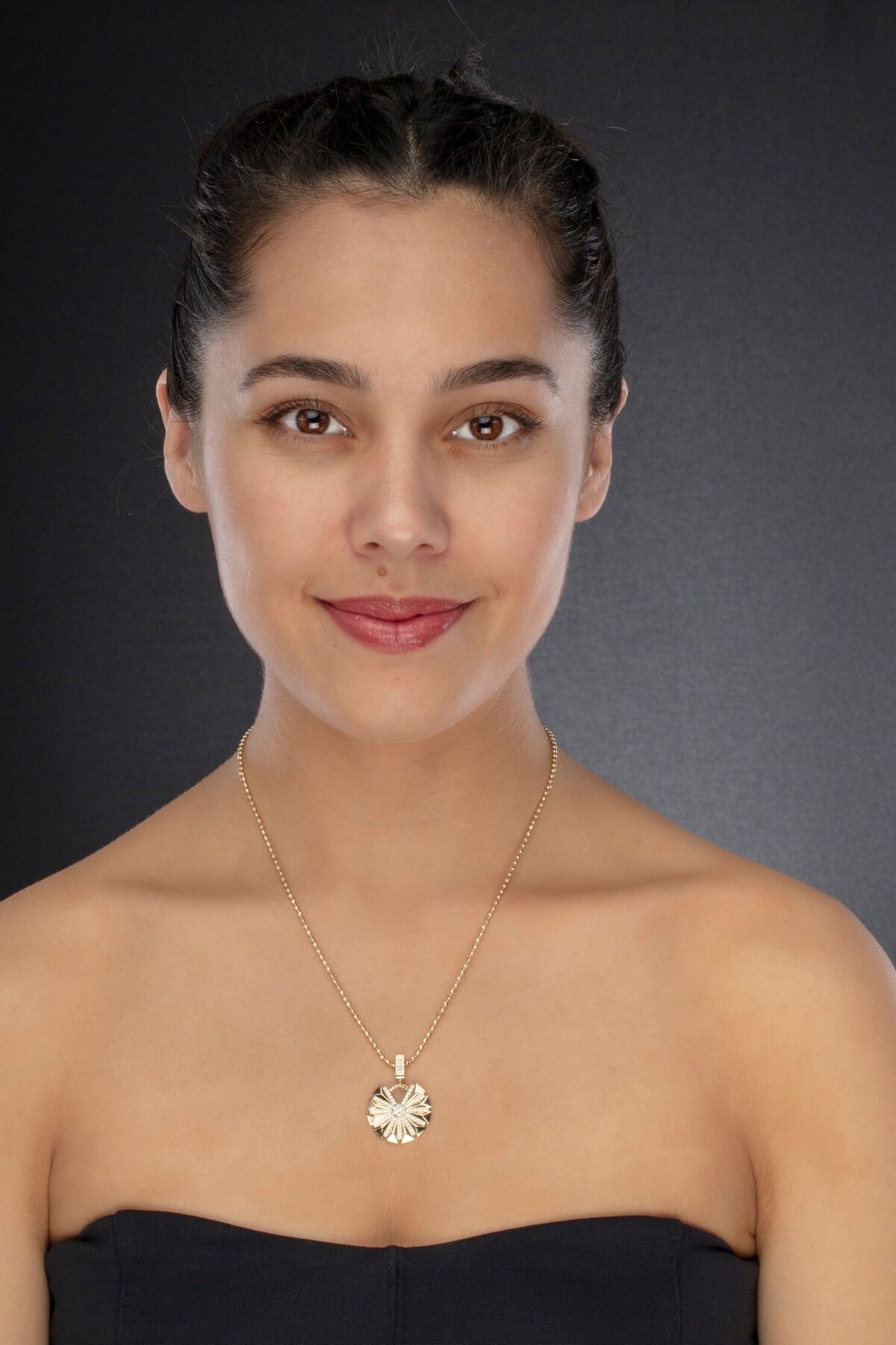 14 Ayar Altın Yuvarlak Taşlı Kolye Ucu