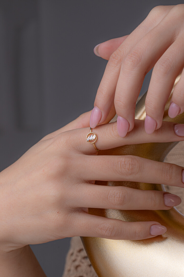 14 Ayar Altın 3 Baget Taşlı Yüzük