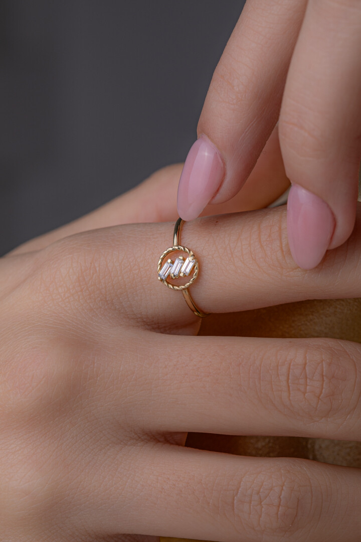 14 Ayar Altın 3 Baget Taşlı Yüzük