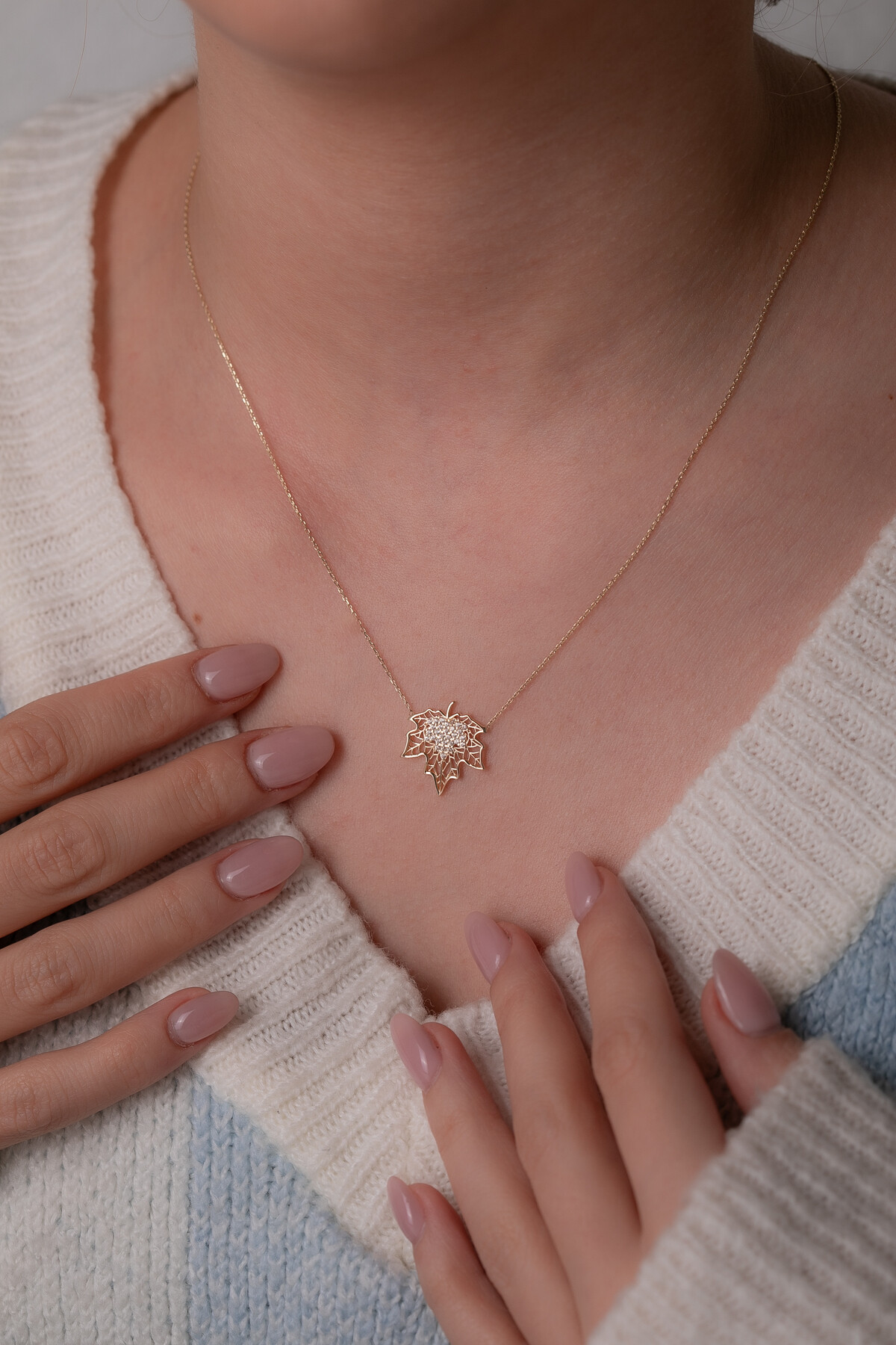 14 Ayar Altın Çınar Yaprağı Kolye