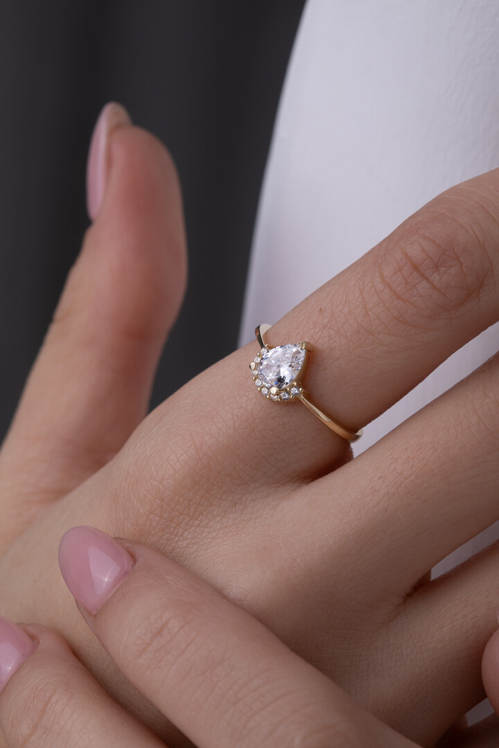 14 Ayar Altın Damla Yüzük