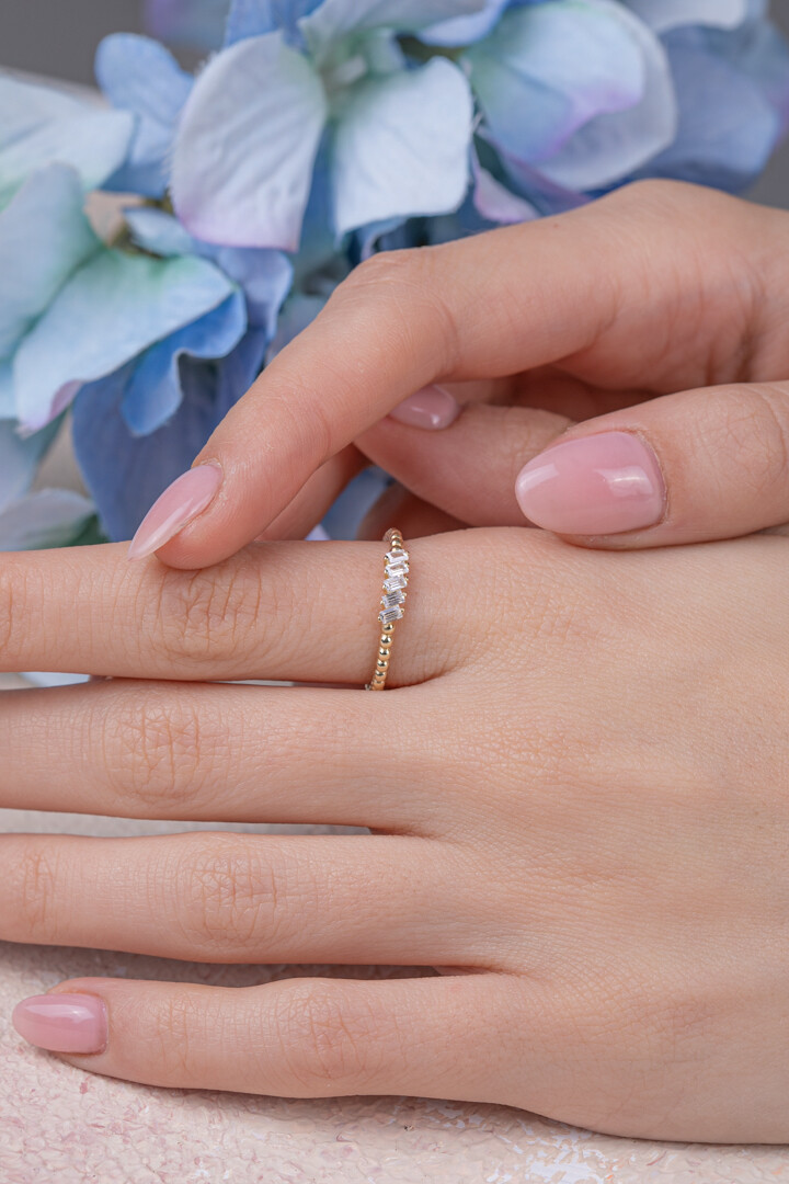 14 Ayar Altın Baget 5 Taşlı Yüzük