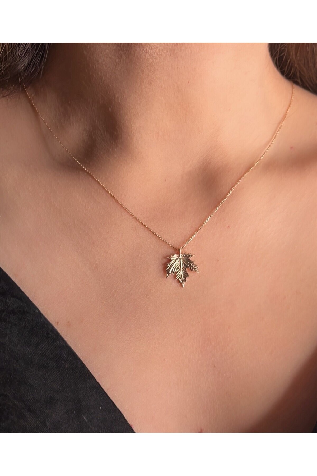 14 Ayar Altın Yaprak Kolye