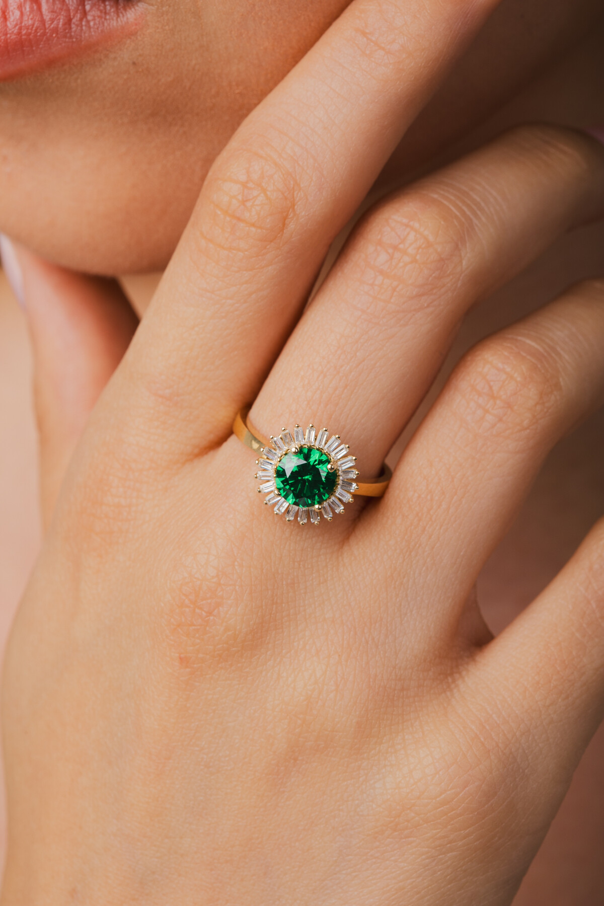 14 Ayar Altın Yeşil Taşlı Papatya Yüzük