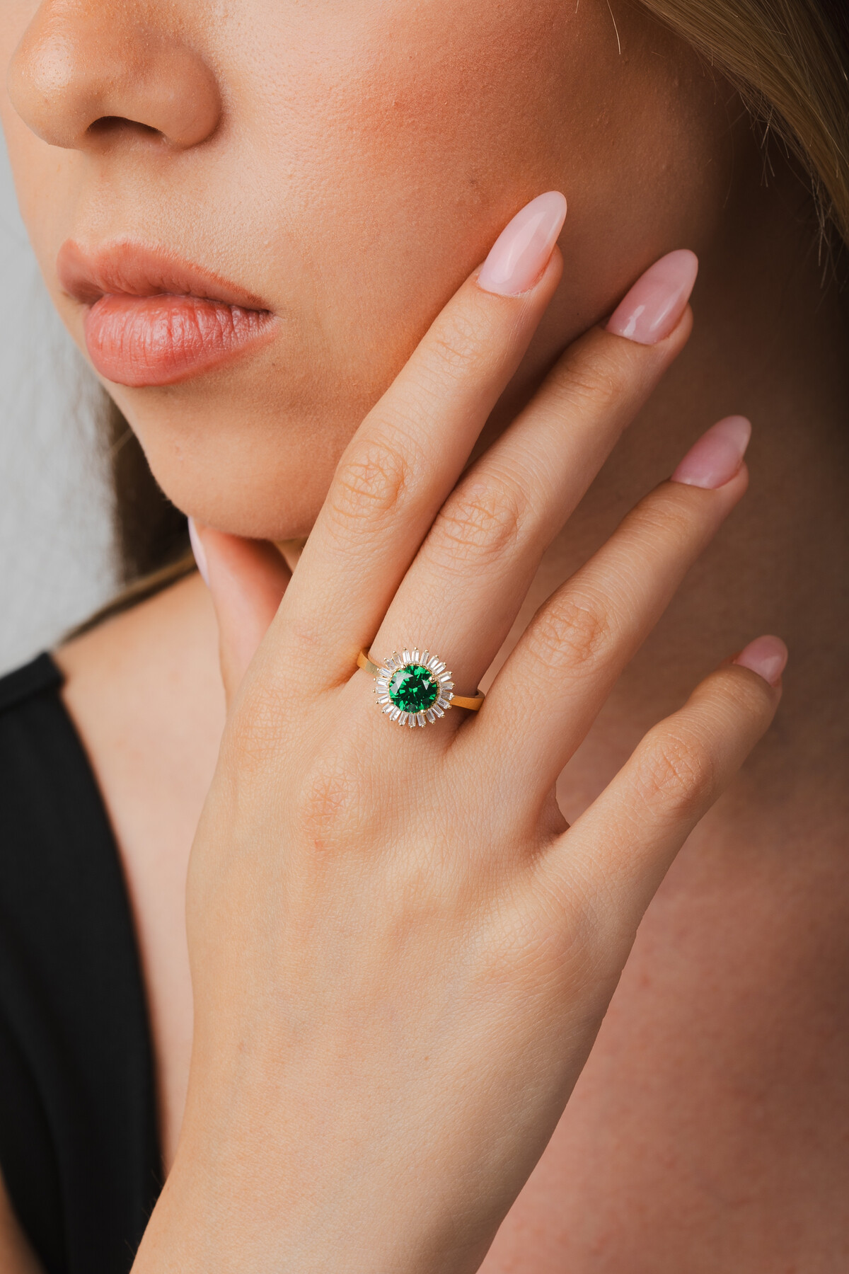 14 Ayar Altın Yeşil Taşlı Papatya Yüzük